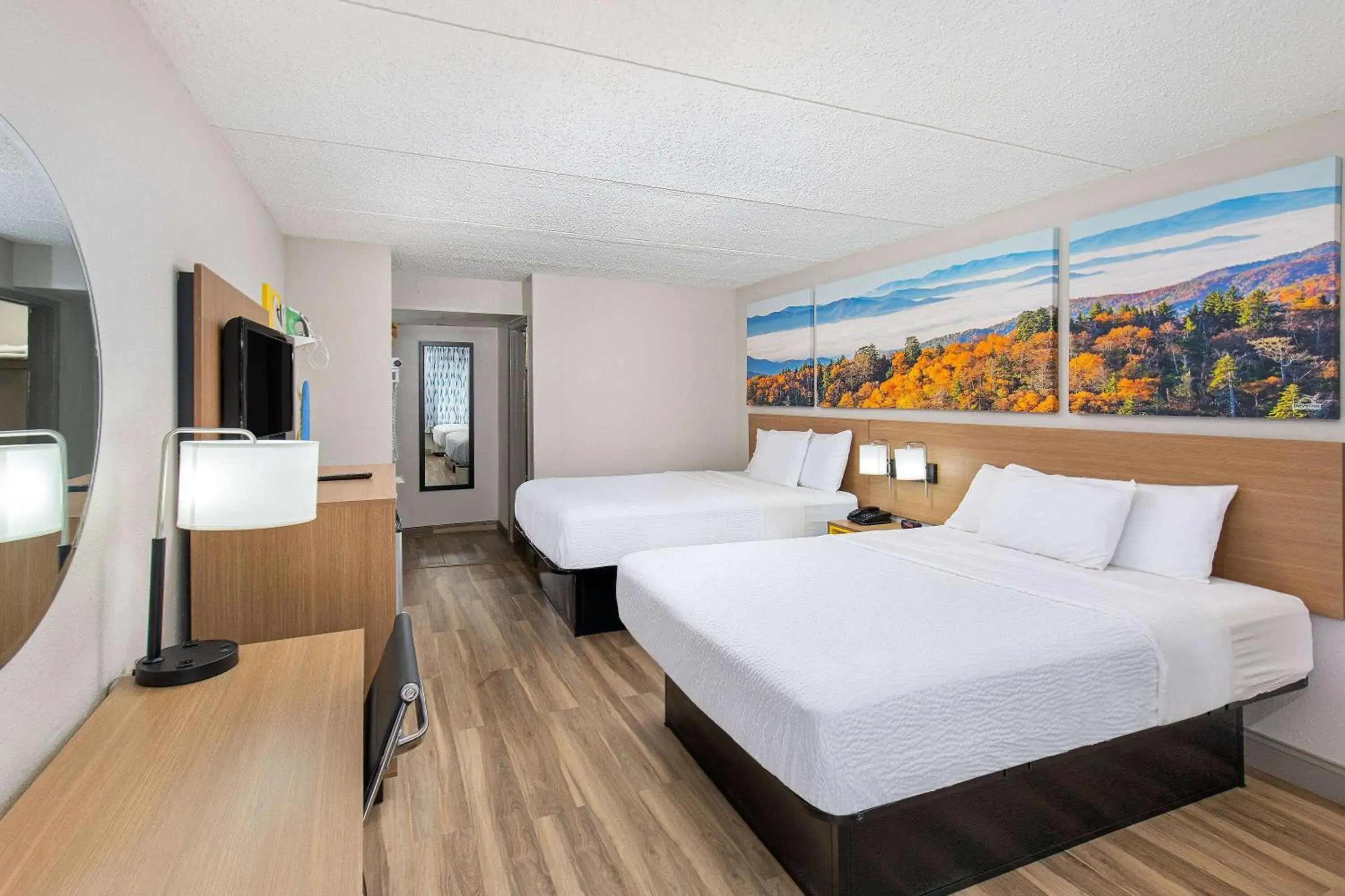 Double Room with Two Double Beds - Smoking in Days Inn by Wyndham Knoxville North Double Room with Two Double Beds - Smoking in Days Inn by Wyndham Knoxville North