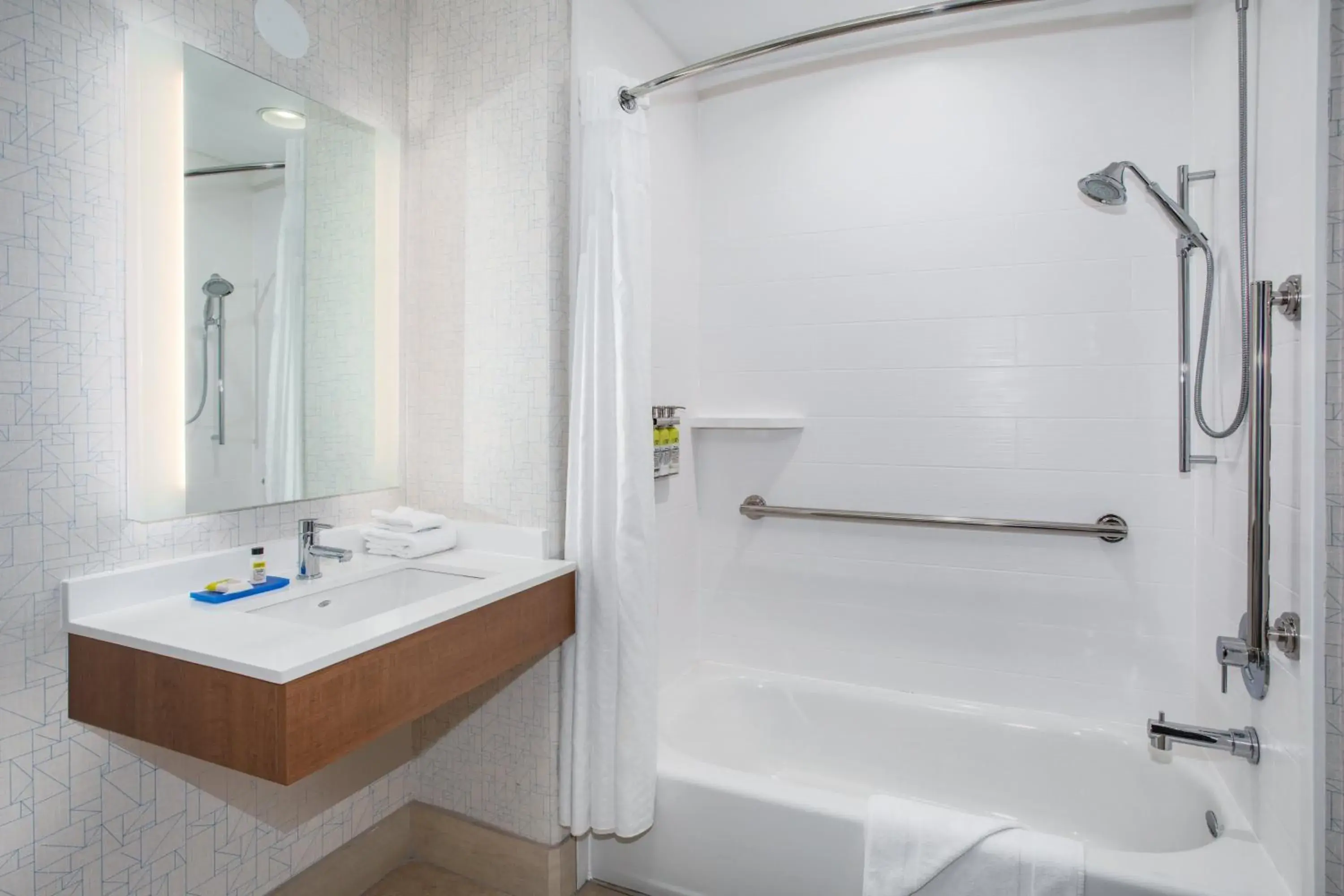 Deluxe Queen Room with Two Queen Beds - Non-Smoking/ Hearing Accessible in Holiday Inn Express & Suites Phoenix Glendale Dist by IHG Deluxe Queen Room with Two Queen Beds - Non-Smoking/ Hearing Accessible in Holiday Inn Express & Suites Phoenix Glendale Dist by IHG