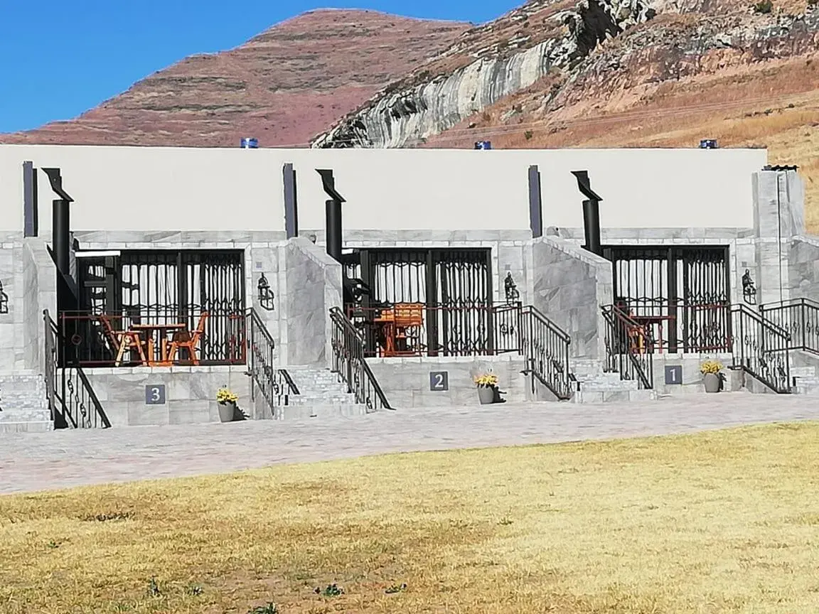 Deluxe King Suite - single occupancy in WILLOW MANOR Deluxe King Suite - single occupancy in WILLOW MANOR