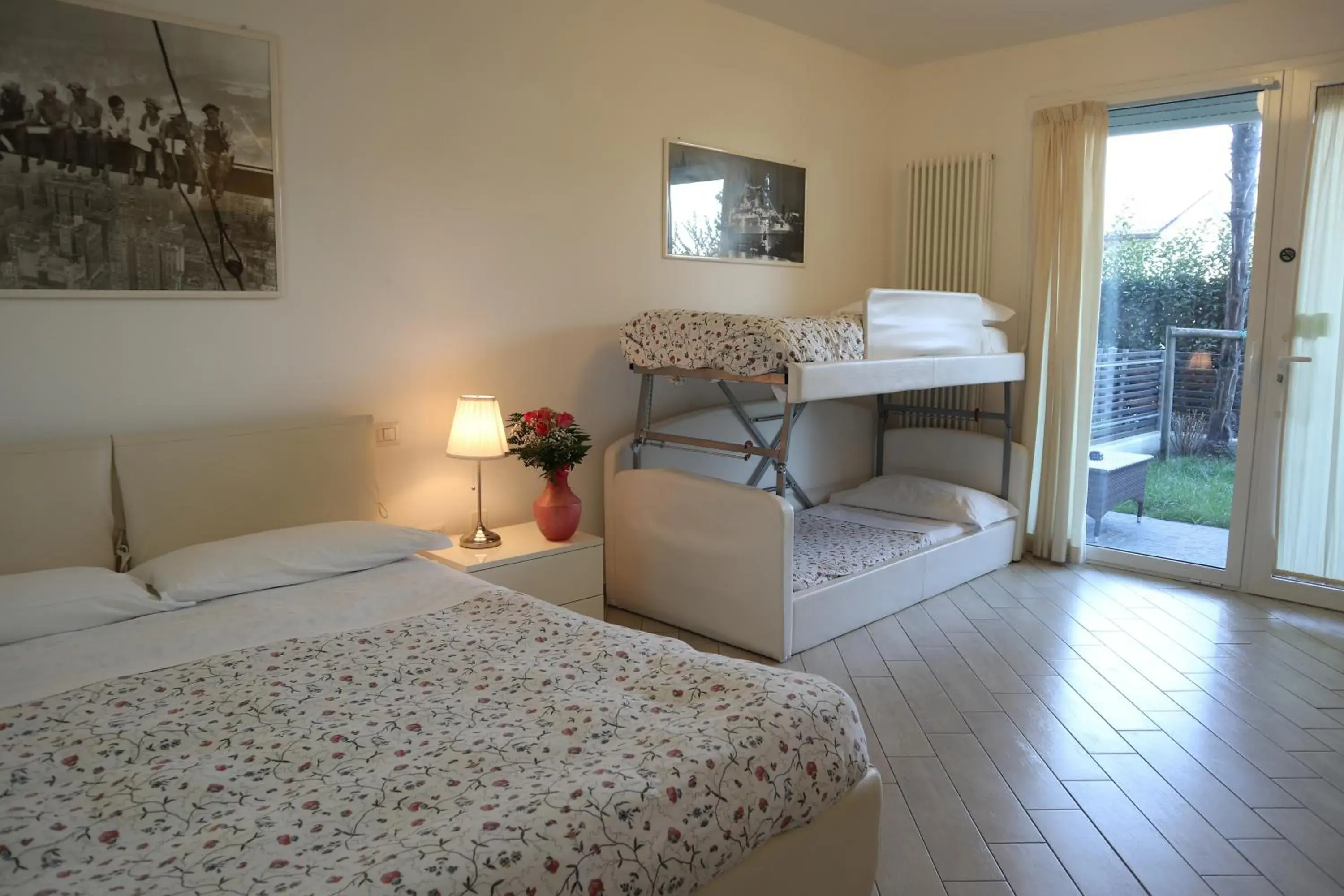 Large Triple Room in Camera & Caffè Cenni Large Triple Room in Camera & Caffè Cenni