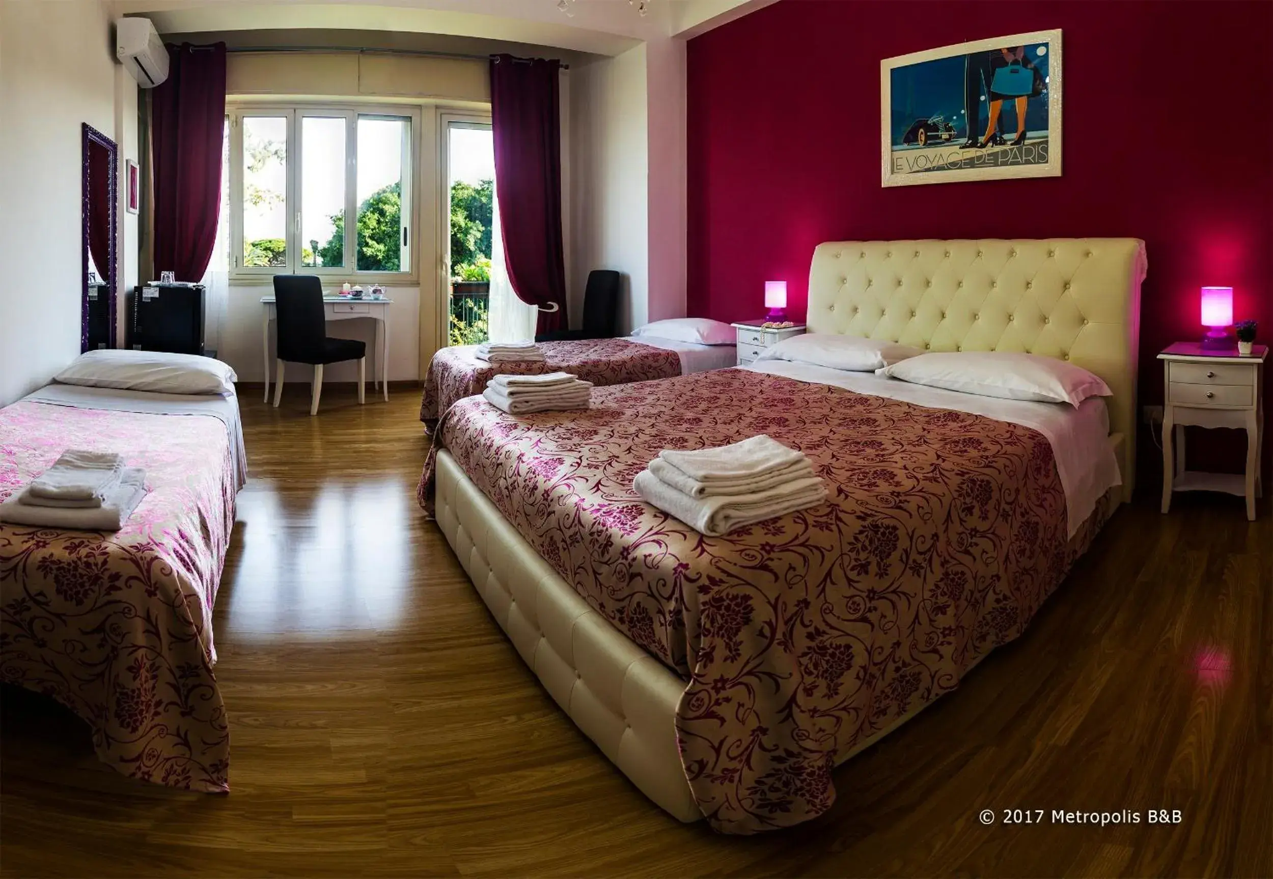 Quadruple Room in Metropolis B&B Quadruple Room in Metropolis B&B