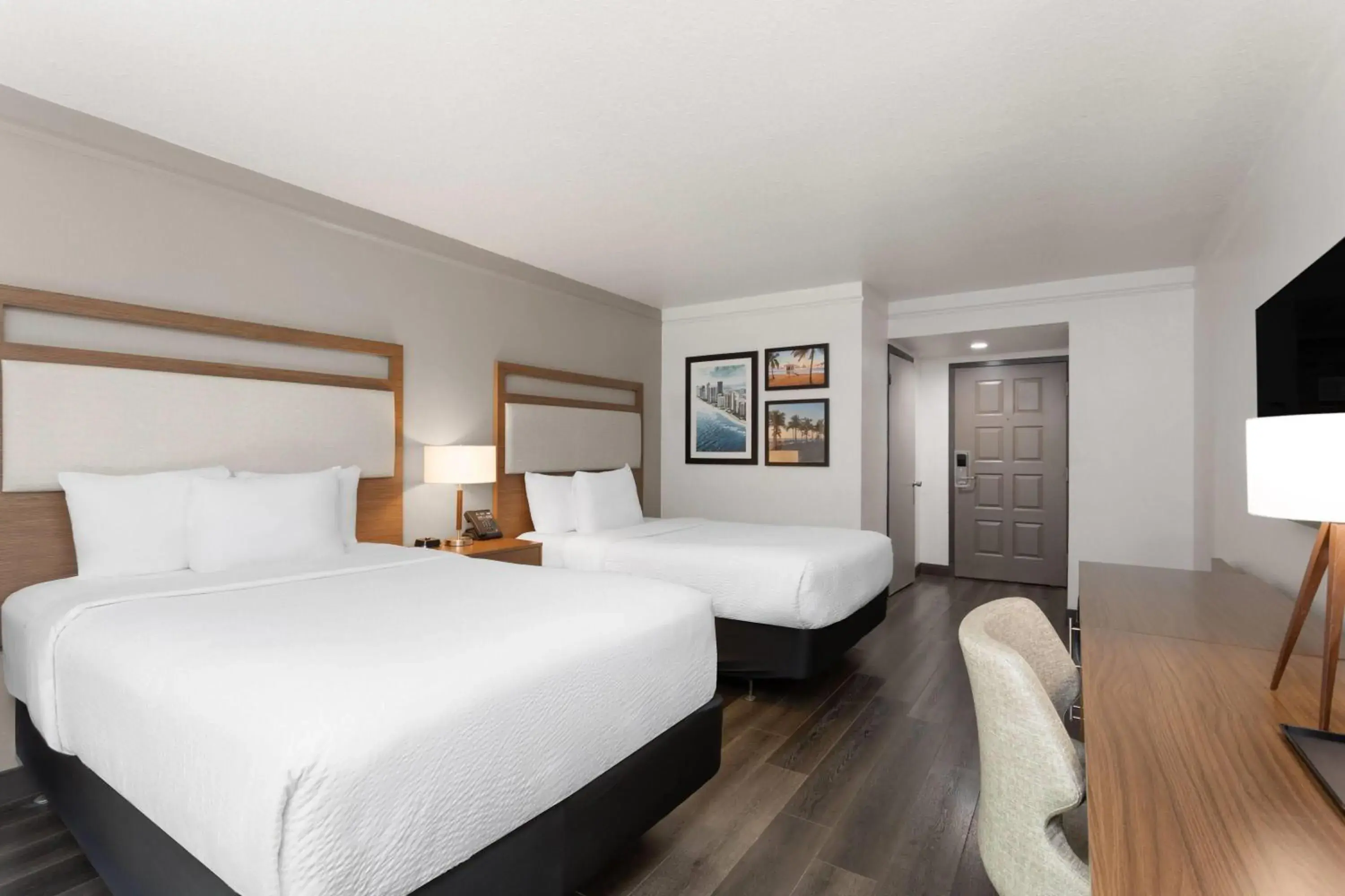 Deluxe Double Room with Two Double Beds - Poolside in La Quinta by Wyndham Ft Lauderdale Cypress Creek Deluxe Double Room with Two Double Beds - Poolside in La Quinta by Wyndham Ft Lauderdale Cypress Creek