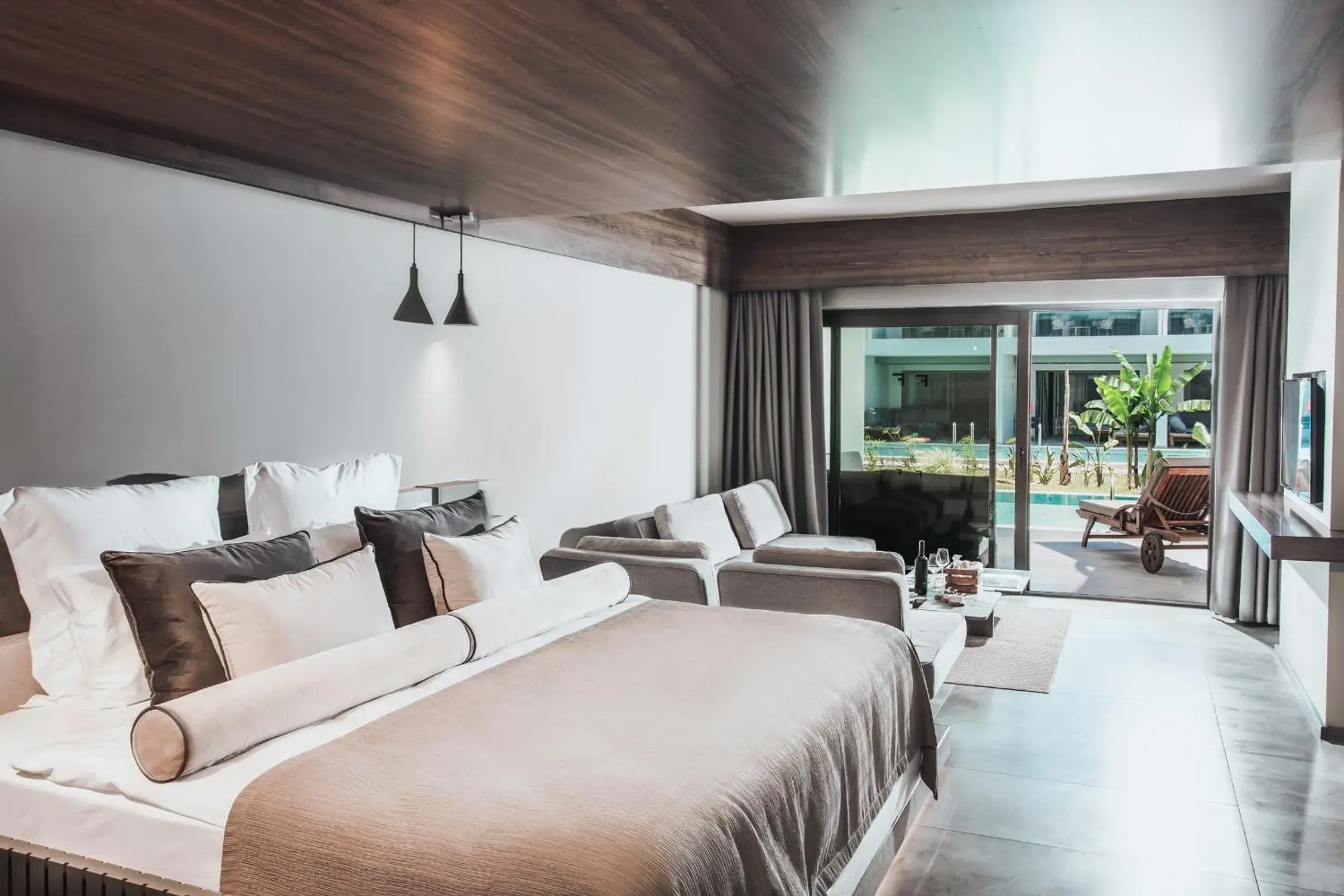 Studio Swim Up in Paloma Finesse Side Studio Swim Up in Paloma Finesse Side