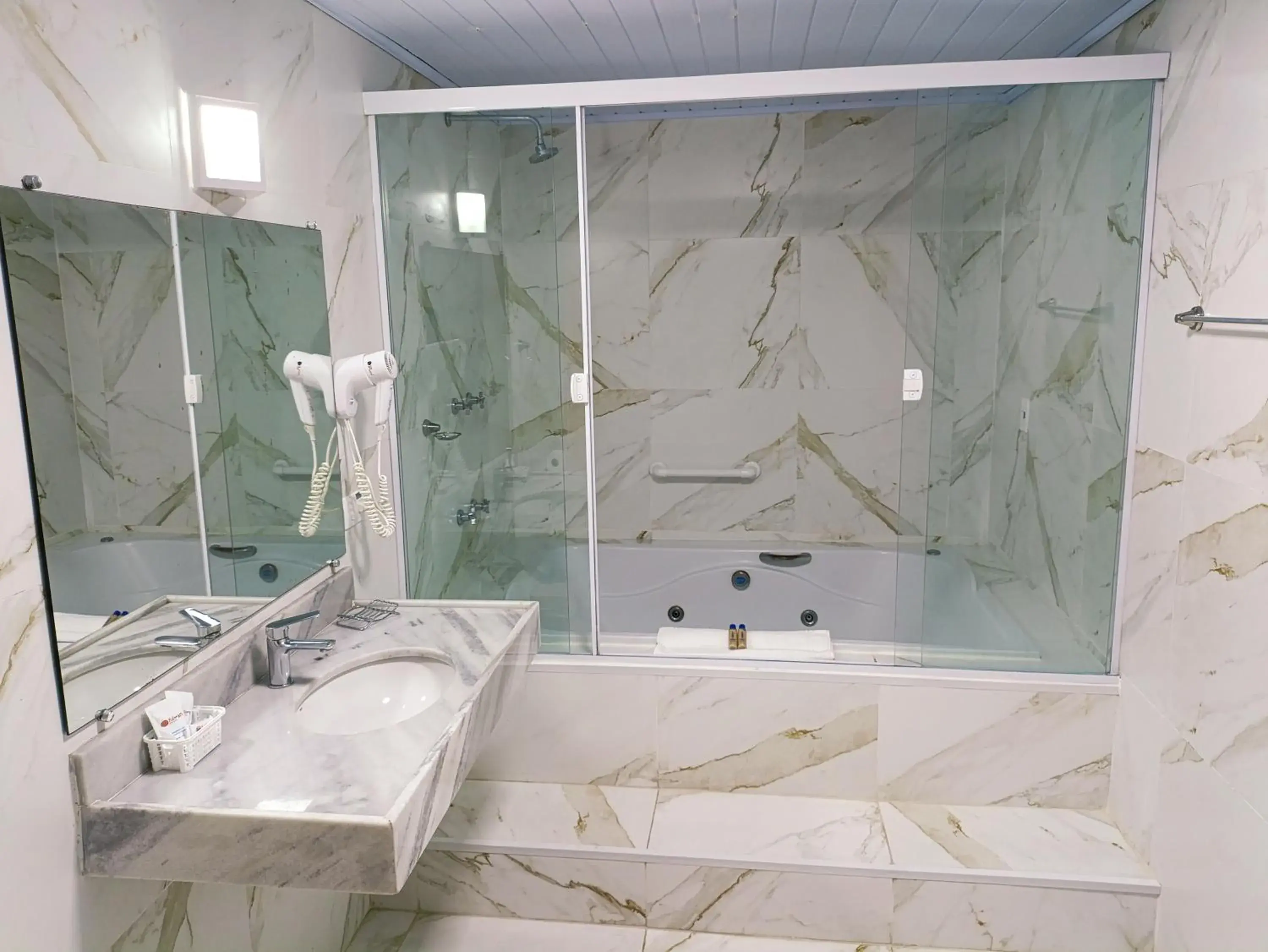 Premium Double Room with Spa Bath in Pousada Kaliman Campos do Jordão - Premium Premium Double Room with Spa Bath in Pousada Kaliman Campos do Jordão - Premium