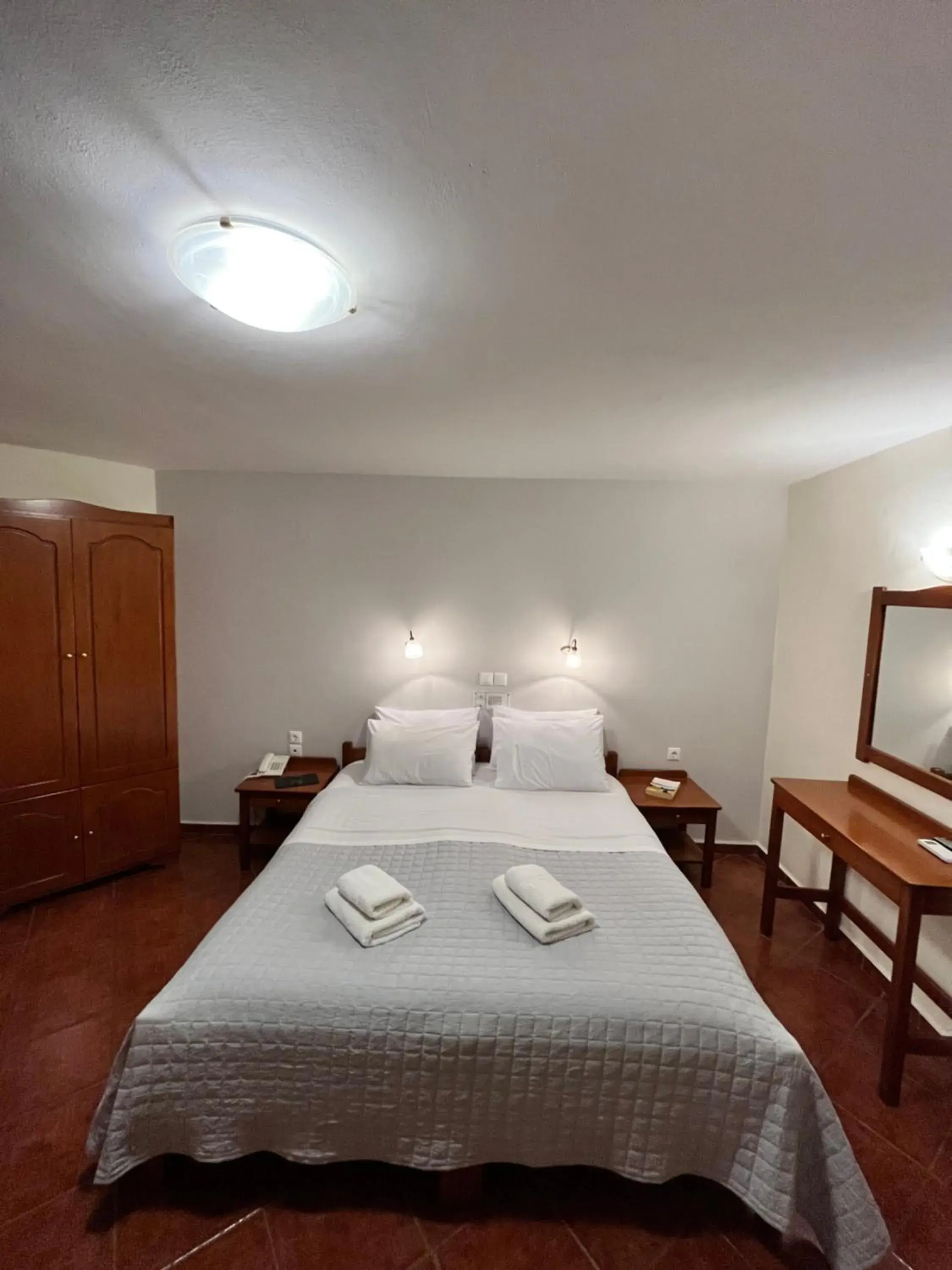 Standard Double or Twin Room with Balcony in Iolkos Hotel Apartments Standard Double or Twin Room with Balcony in Iolkos Hotel Apartments