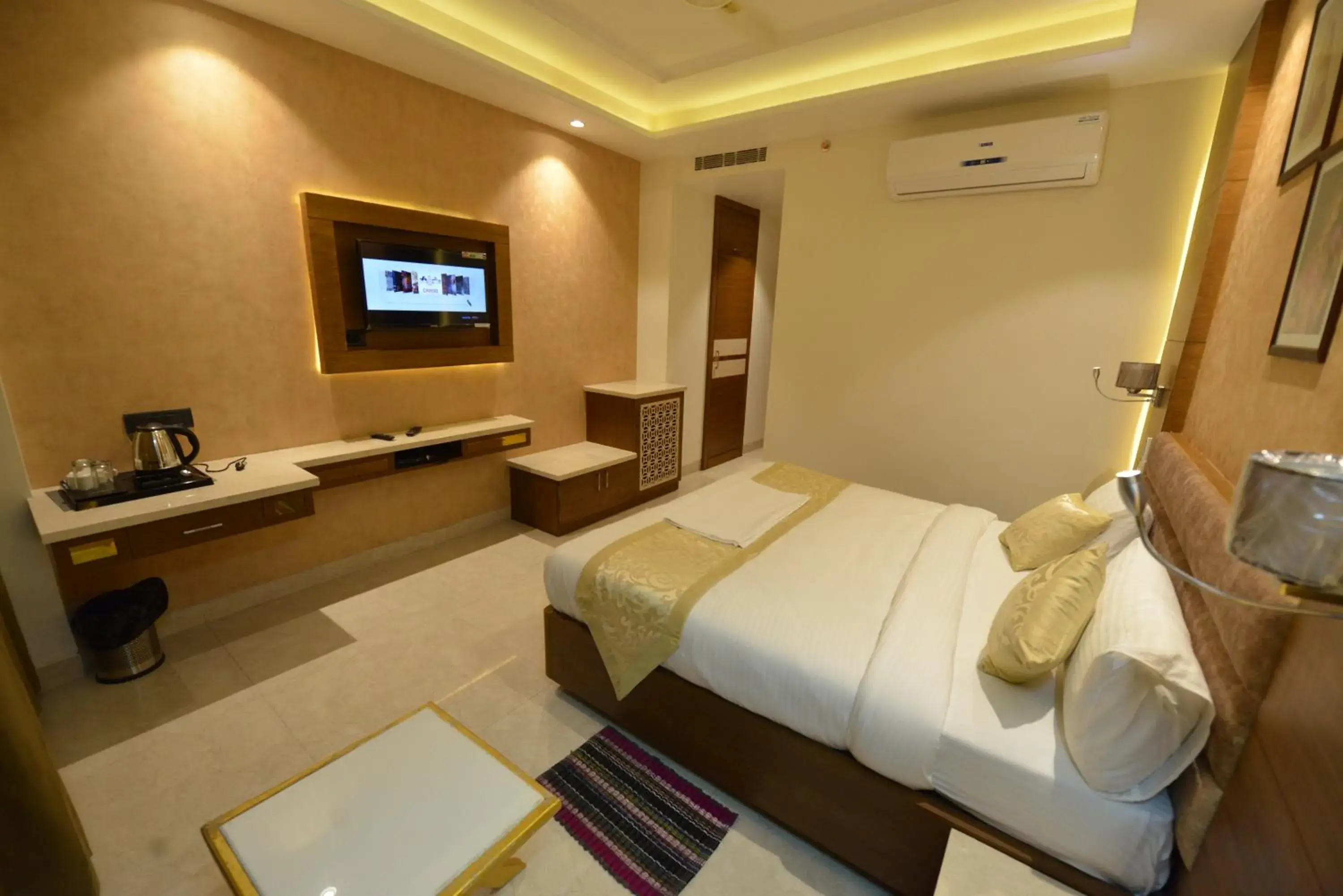 Large Double Room in Hotel RR 62-Jaipur City Centre Hotel Large Double Room in Hotel RR 62-Jaipur City Centre Hotel