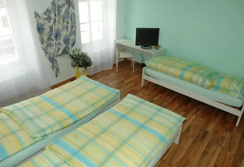 Triple Room in Hotel Restaurant Au Chasseur Triple Room in Hotel Restaurant Au Chasseur