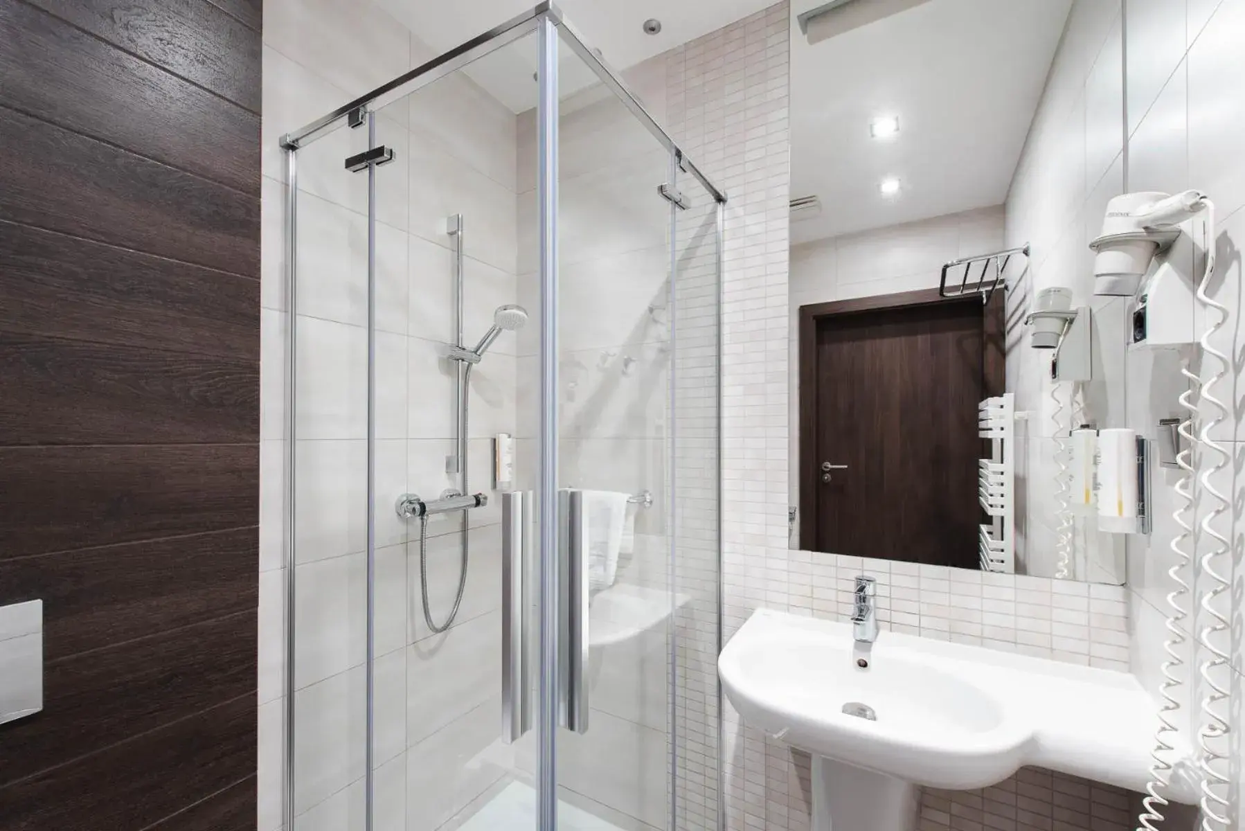 Economy Double Room in Hotel Różany Gaj - Destigo Hotels Economy Double Room in Hotel Różany Gaj - Destigo Hotels