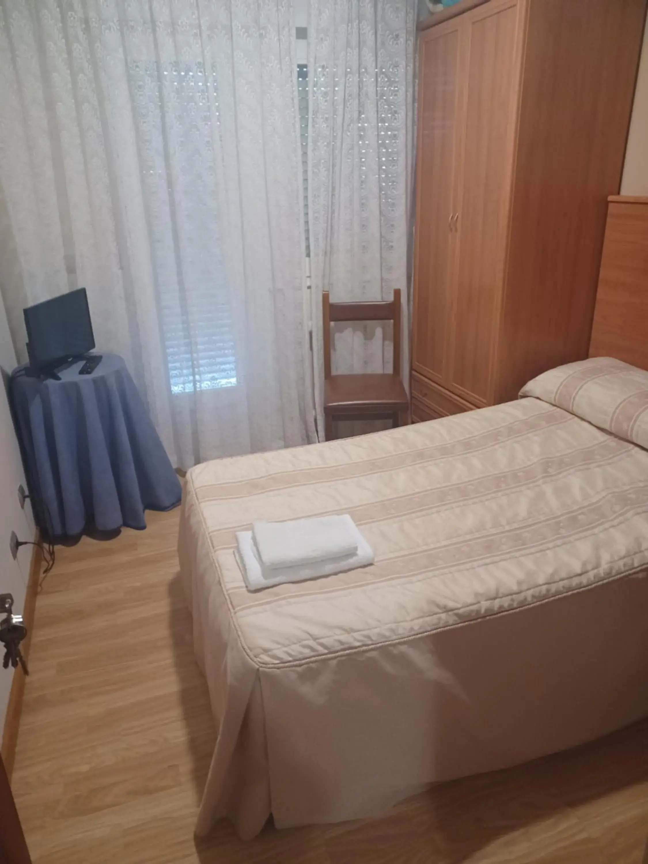 Double or Twin Room with Bathroom in Hotel 2 de mayo 2 Double or Twin Room with Bathroom in Hotel 2 de mayo 2