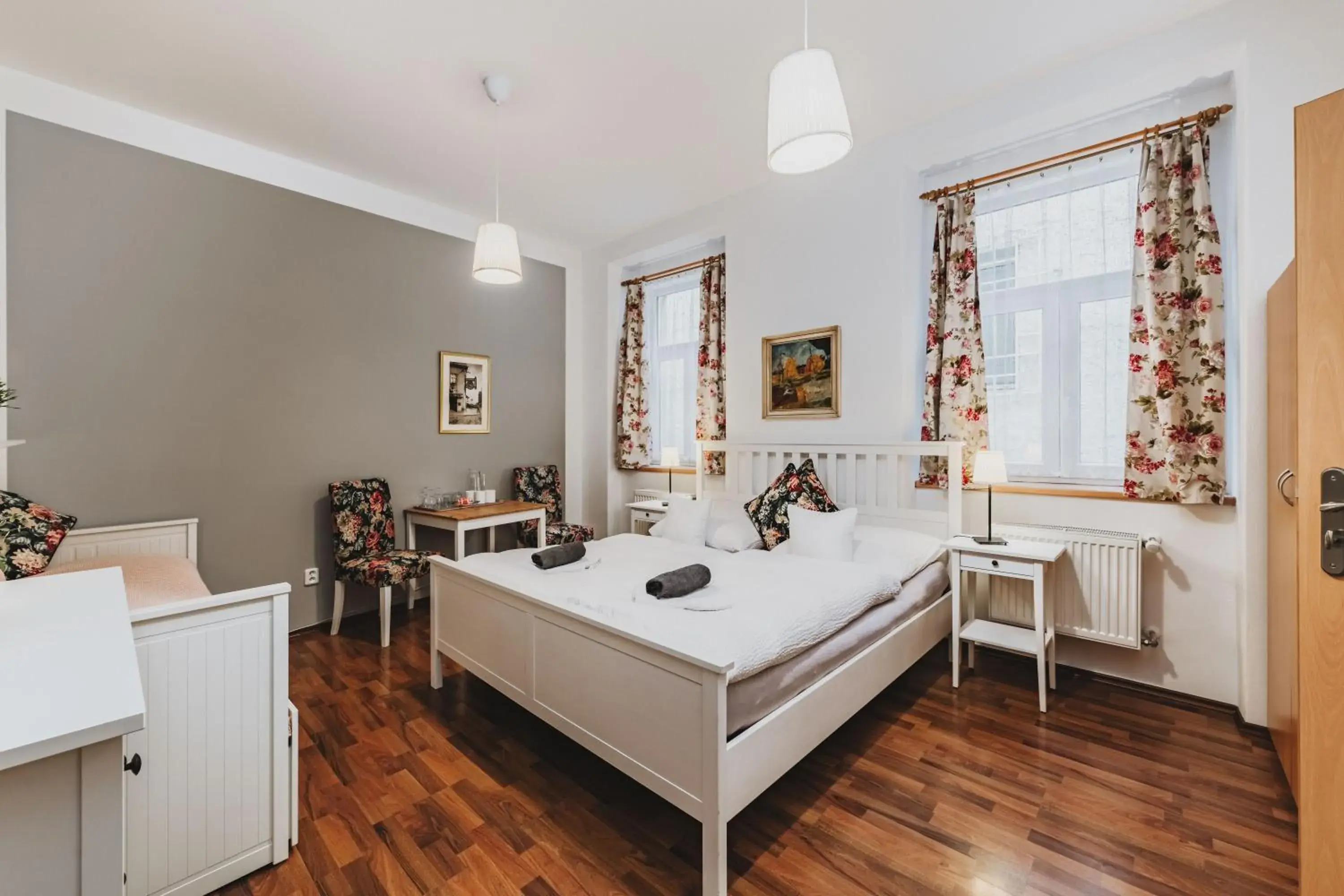 Large Triple Room with Private Bathroom in Grand Tábor Large Triple Room with Private Bathroom in Grand Tábor