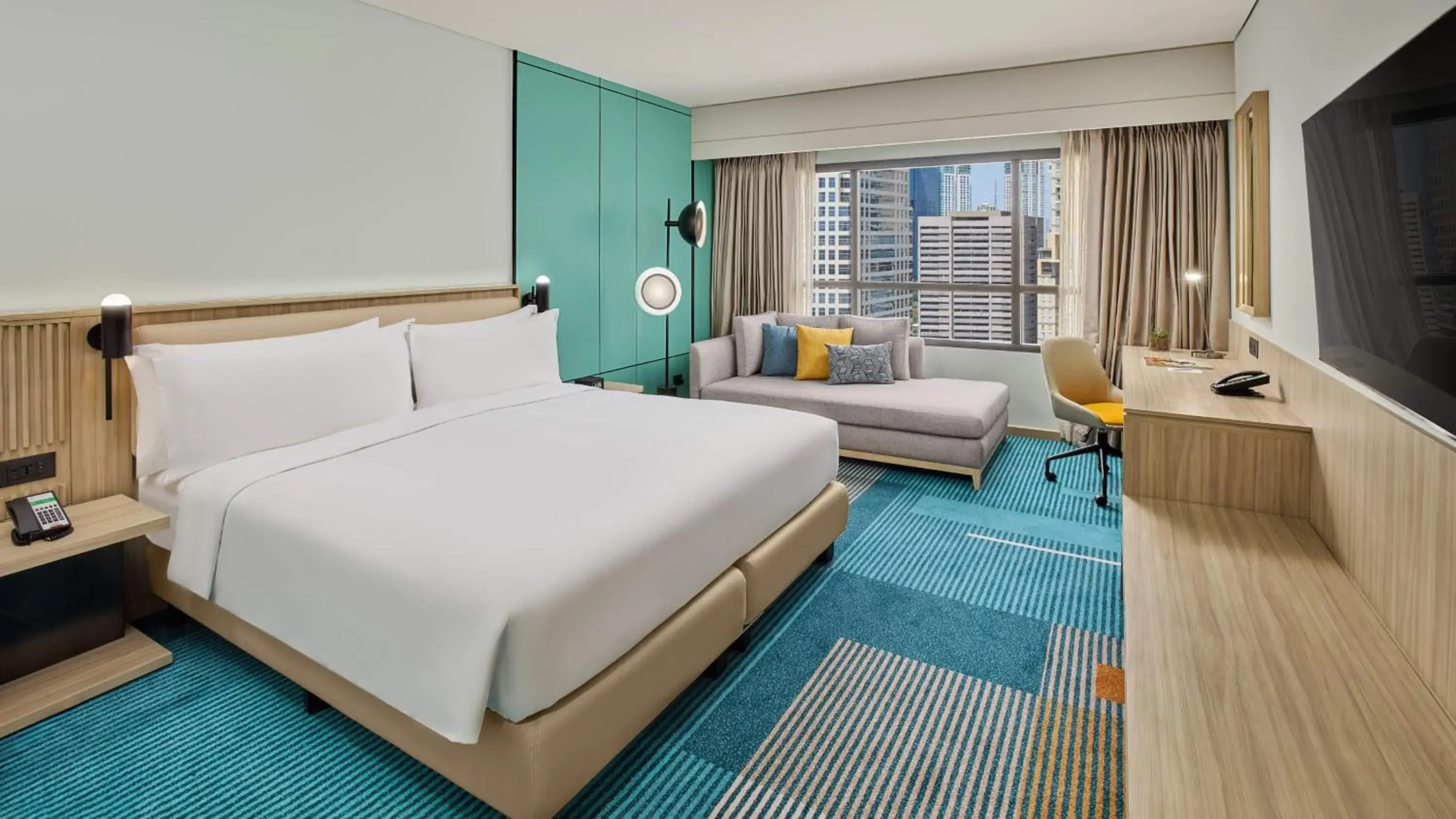Standard King Room - High Floor in Holiday Inn & Suites Makati by IHG Standard King Room - High Floor in Holiday Inn & Suites Makati by IHG
