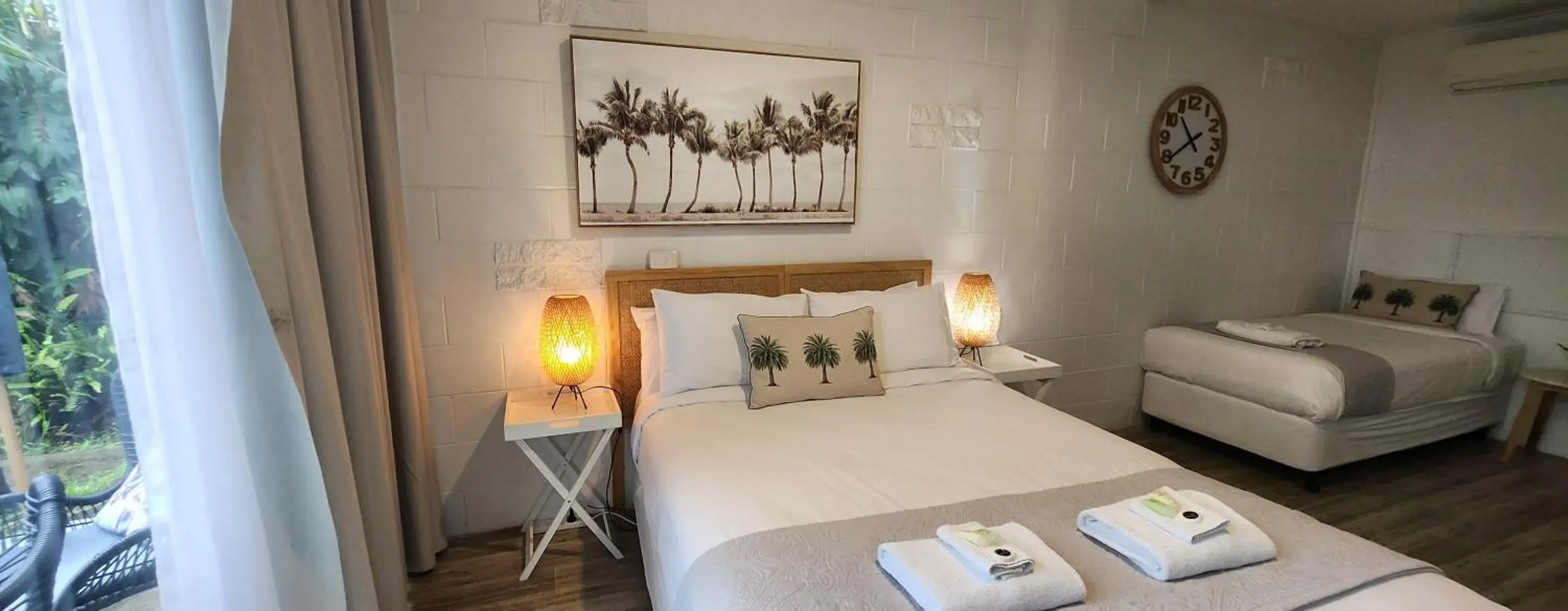 Deluxe Triple Room in Peninsula Beach Motel Deluxe Triple Room in Peninsula Beach Motel