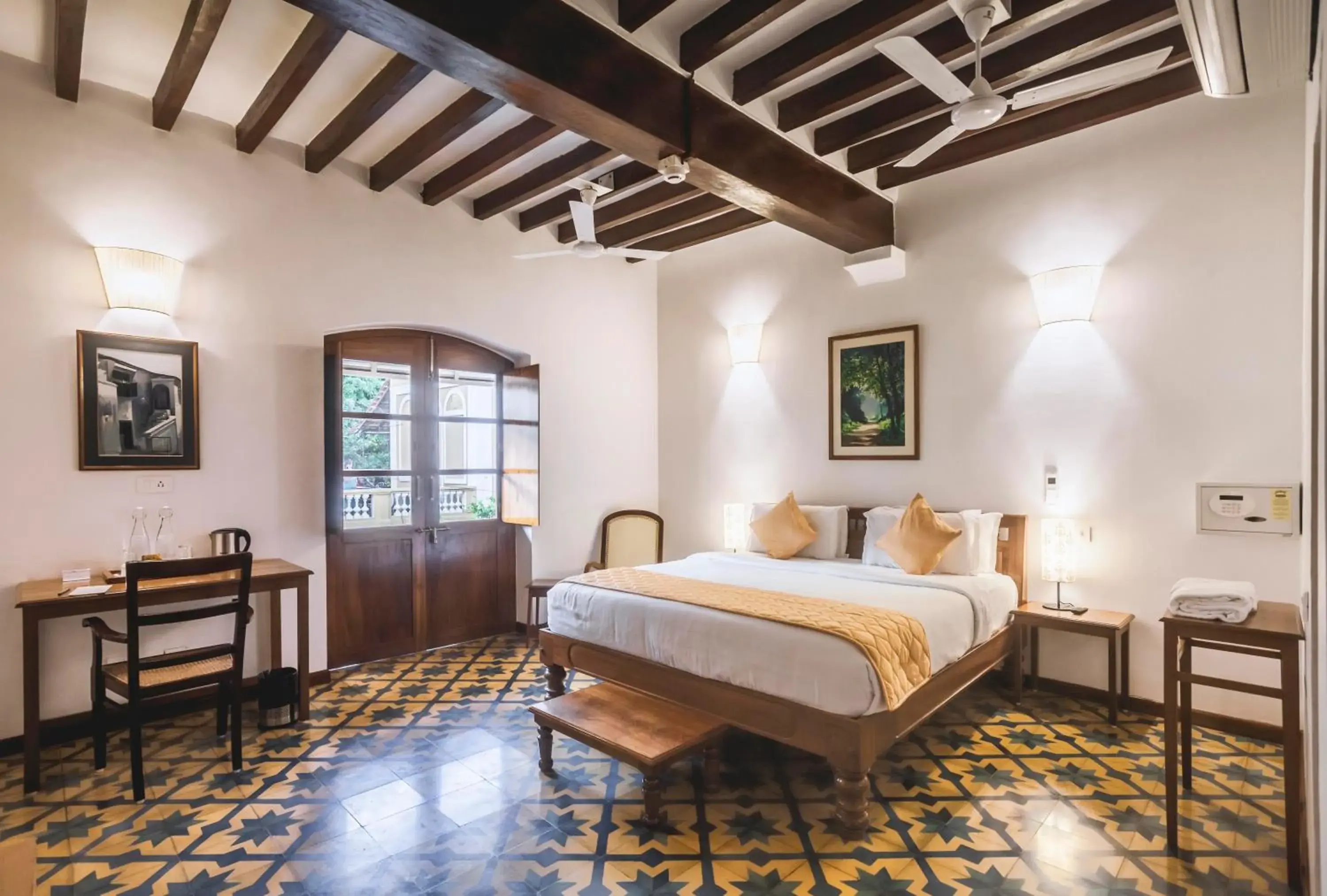King Room with Balcony in Petit Palais King Room with Balcony in Petit Palais