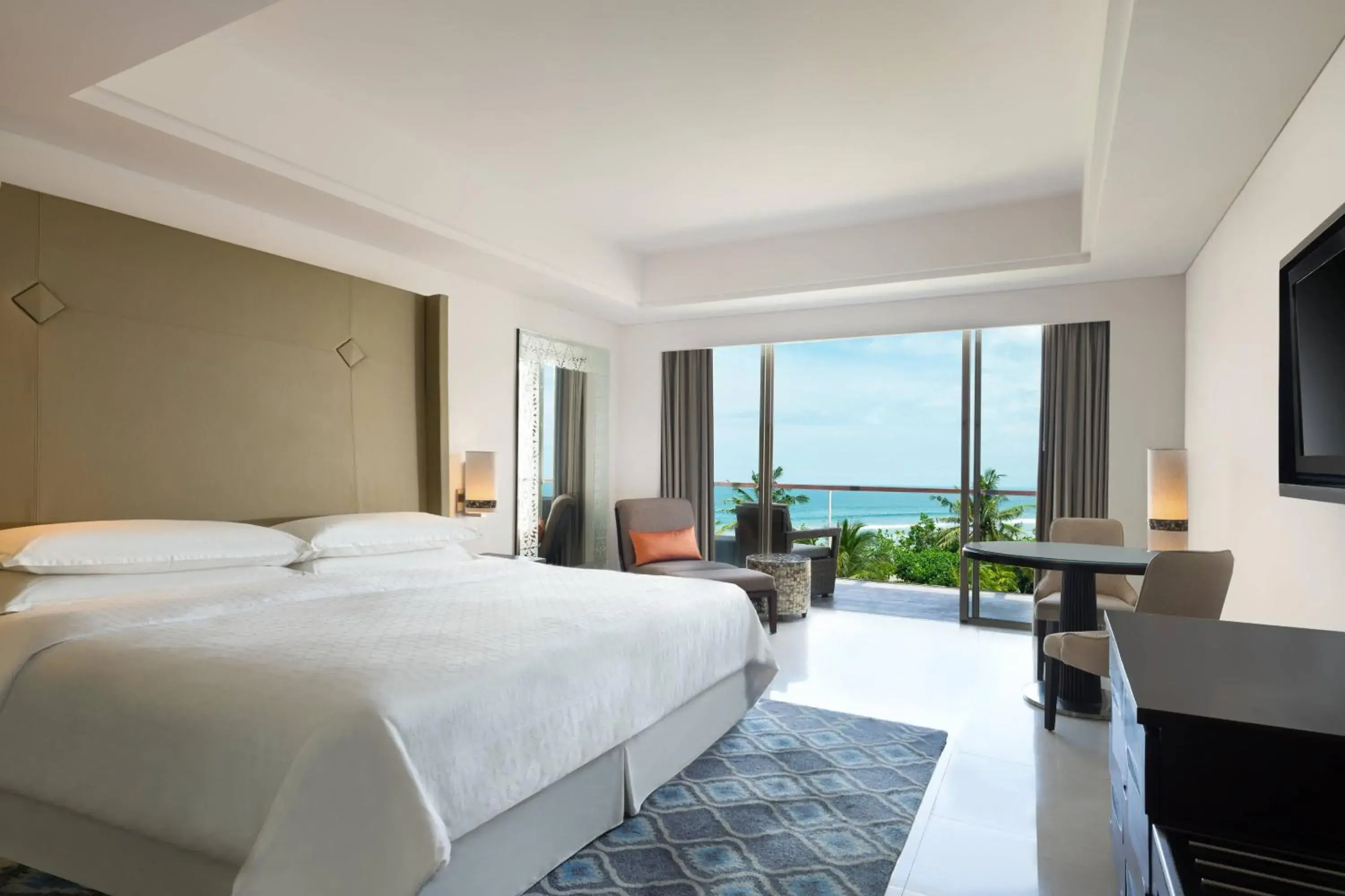 Guest Room Ocean View, 1 King Bed (suitable for 2 adults & 2 children below 12 y.o. or 3 adults with Extra Bed) in Sheraton Bali Kuta Resort Guest Room Ocean View, 1 King Bed (suitable for 2 adults & 2 children below 12 y.o. or 3 adults with Extra Bed) in Sheraton Bali Kuta Resort