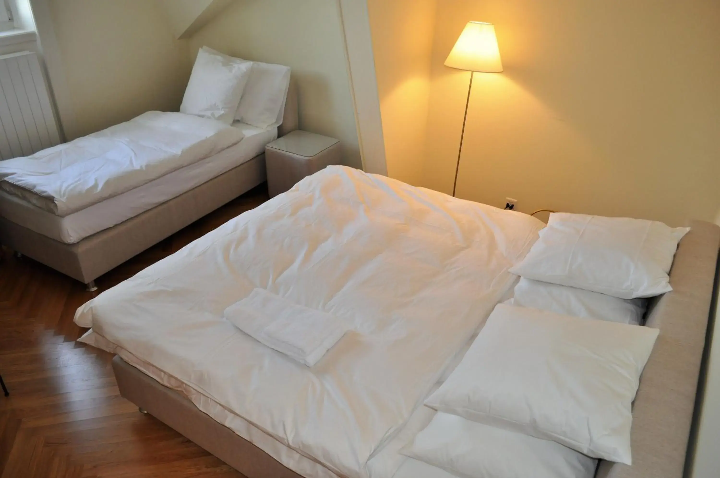 Superior Triple Room - single occupancy in Domaine de Mont-Renaud Superior Triple Room - single occupancy in Domaine de Mont-Renaud