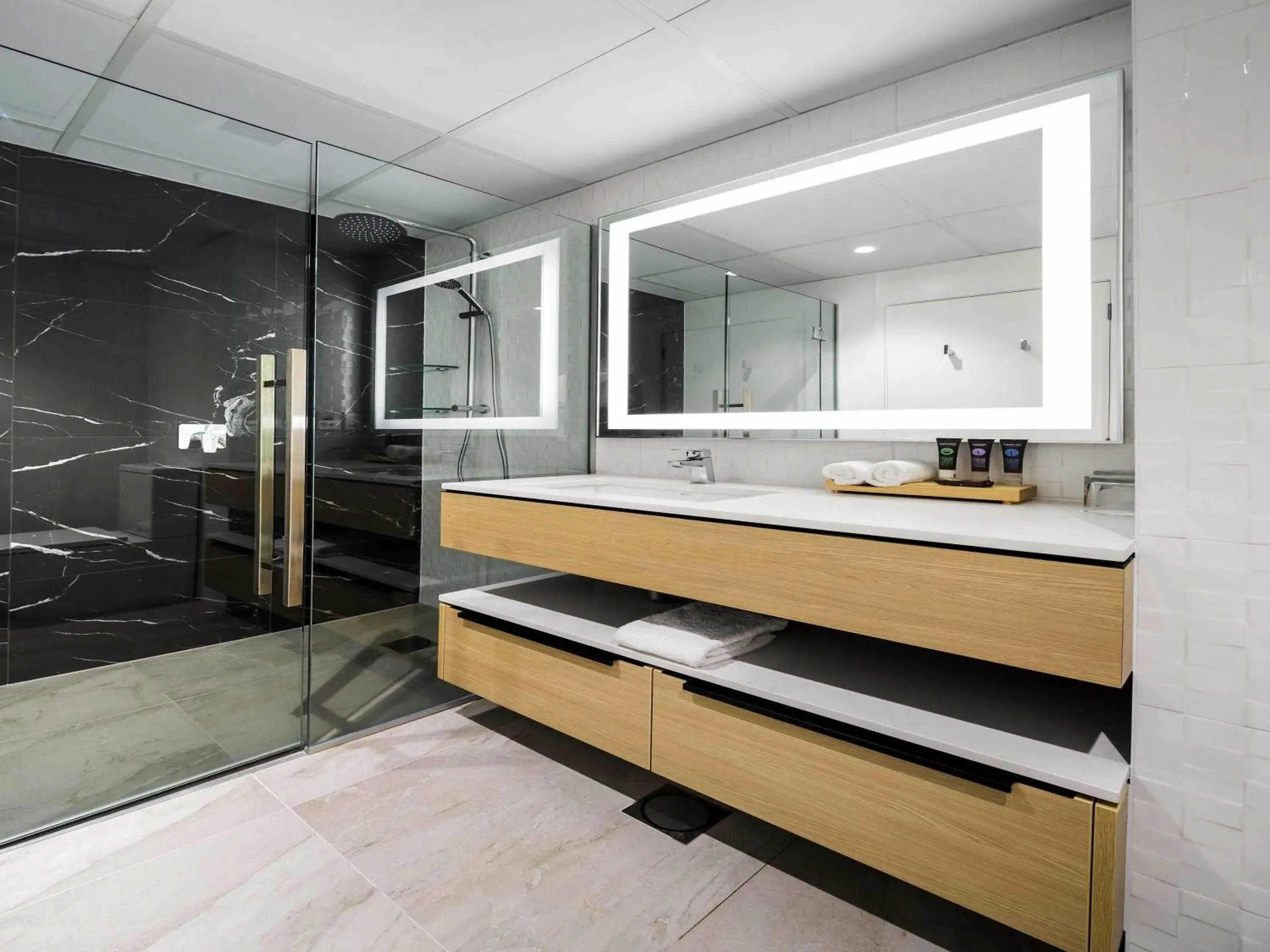 Superior Room with Two Double Beds in Novotel Tainui Hamilton Superior Room with Two Double Beds in Novotel Tainui Hamilton