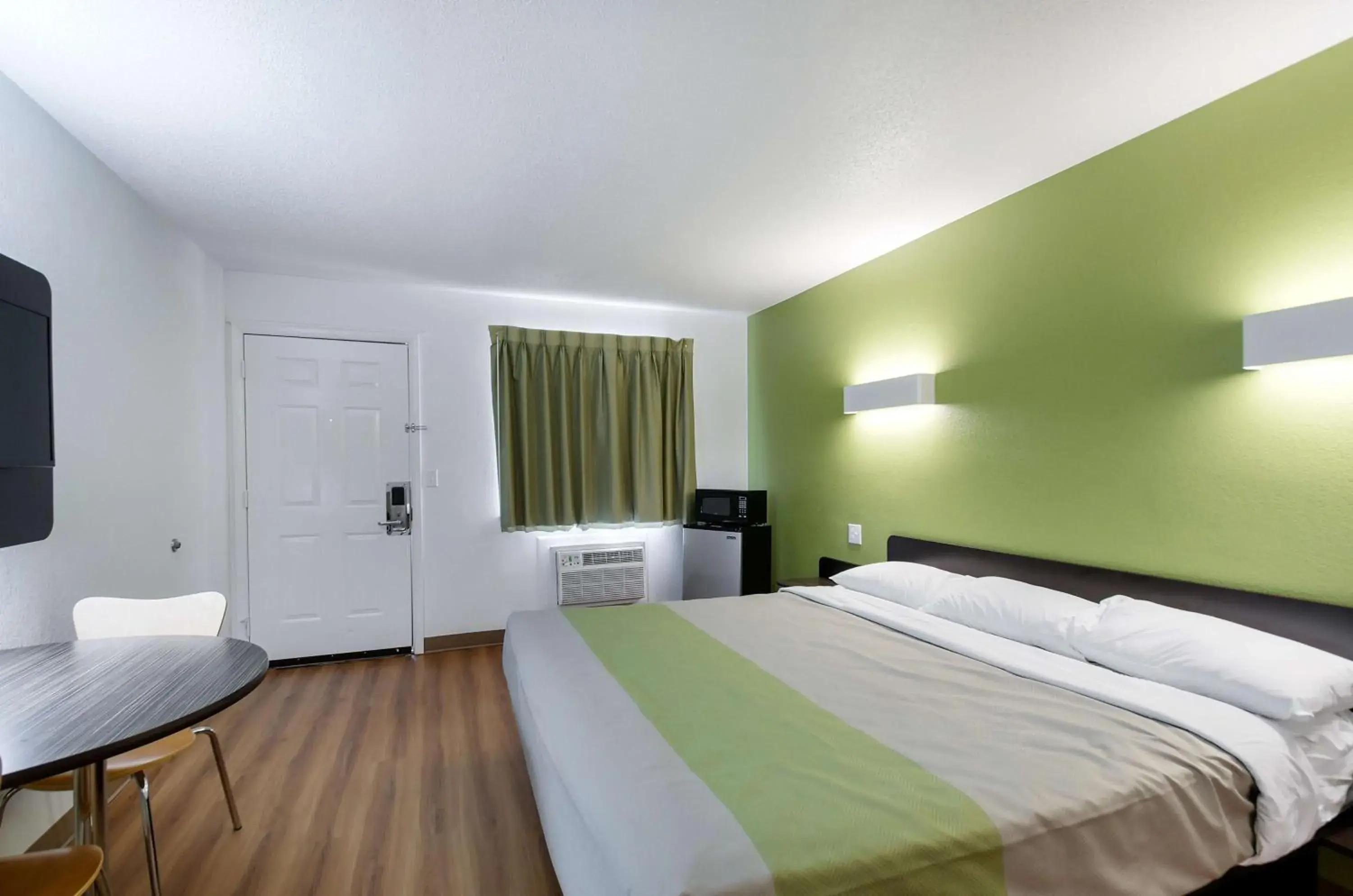 King Room with Spa Bath - Non-Smoking in Motel 6-Charles Town, WV King Room with Spa Bath - Non-Smoking in Motel 6-Charles Town, WV