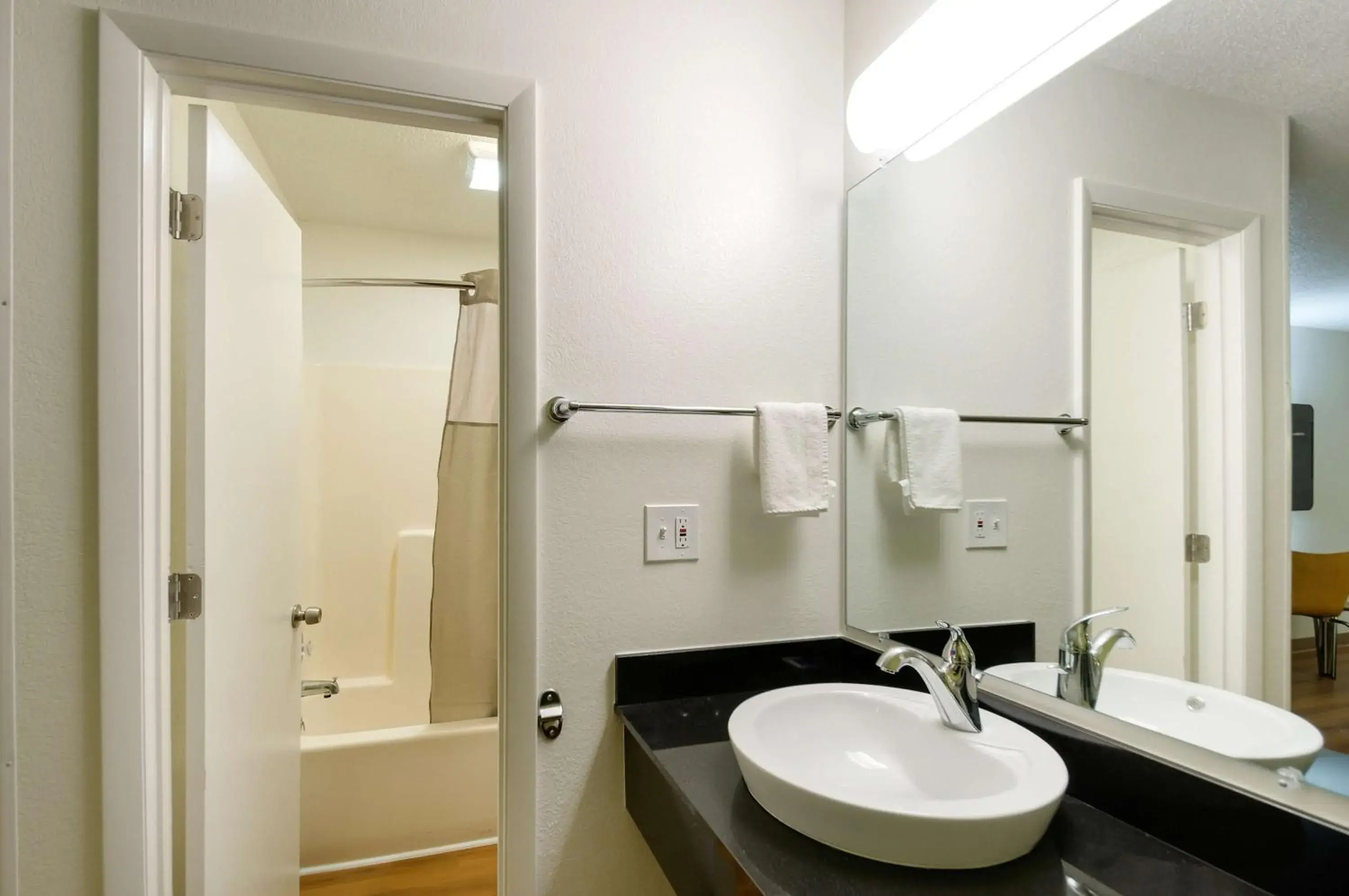 Deluxe King Room - Smoking in Motel 6-Charles Town, WV Deluxe King Room - Smoking in Motel 6-Charles Town, WV