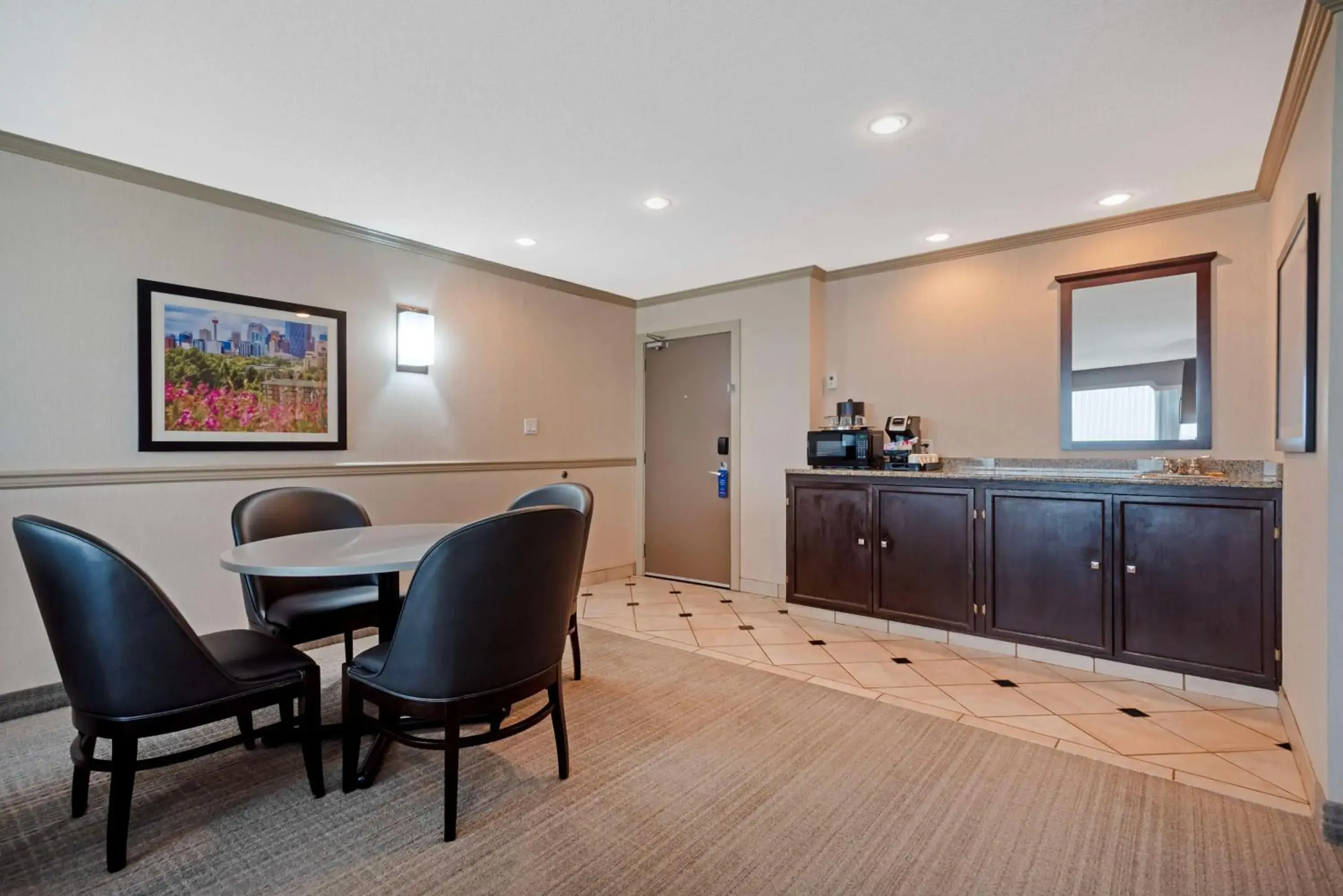 King Suite with Spa Bath - Non-Smoking in Best Western PLUS Port O'Call Hotel King Suite with Spa Bath - Non-Smoking in Best Western PLUS Port O'Call Hotel