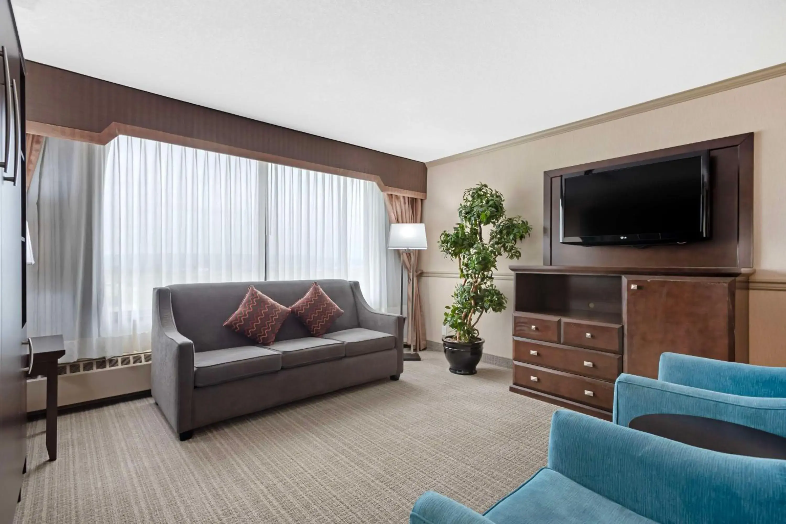 King Suite with Spa Bath - Non-Smoking in Best Western PLUS Port O'Call Hotel King Suite with Spa Bath - Non-Smoking in Best Western PLUS Port O'Call Hotel