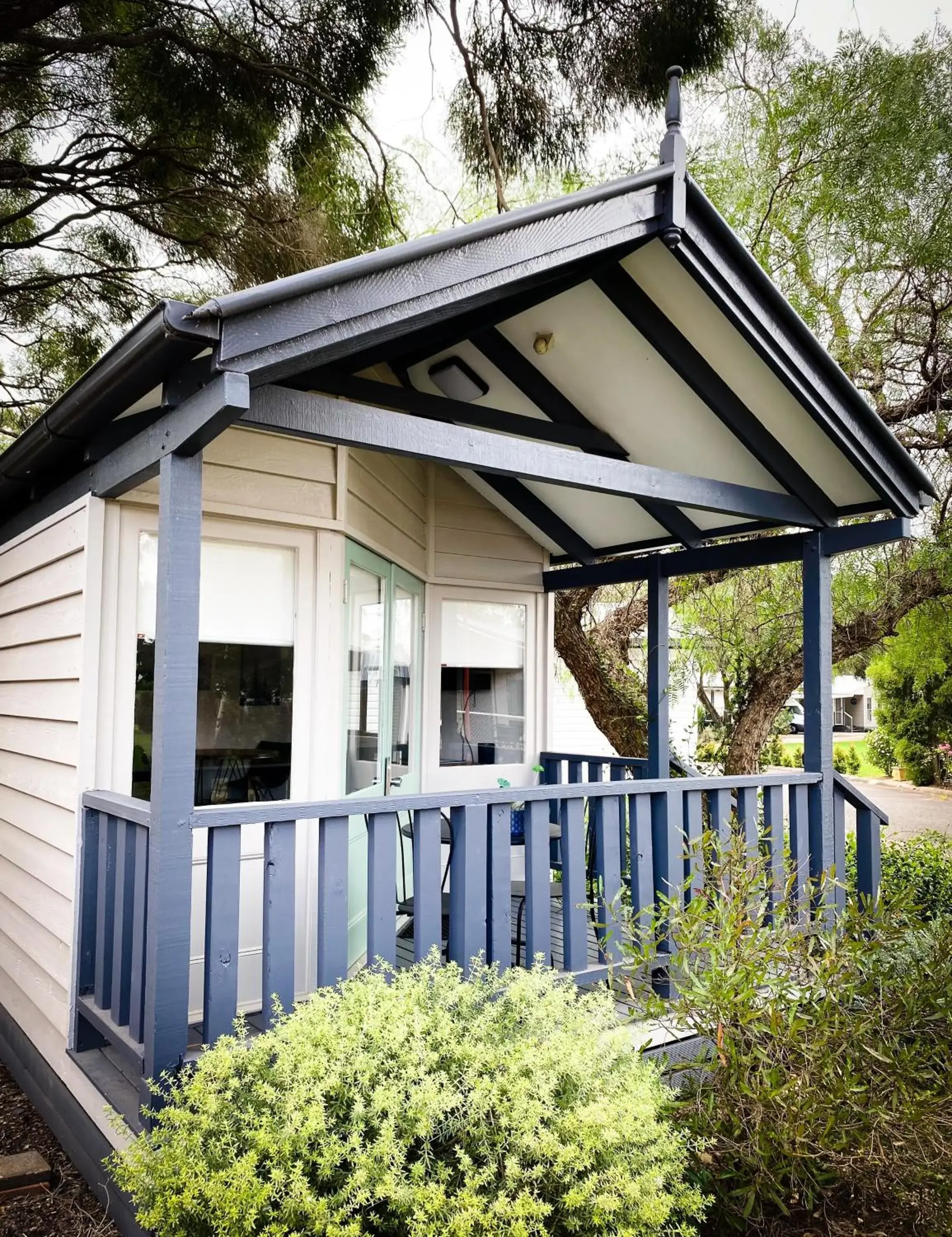 Deluxe Cabin (Sleeps 2) in Nepean Shores by Gateway Lifestyle Holiday Parks Deluxe Cabin (Sleeps 2) in Nepean Shores by Gateway Lifestyle Holiday Parks
