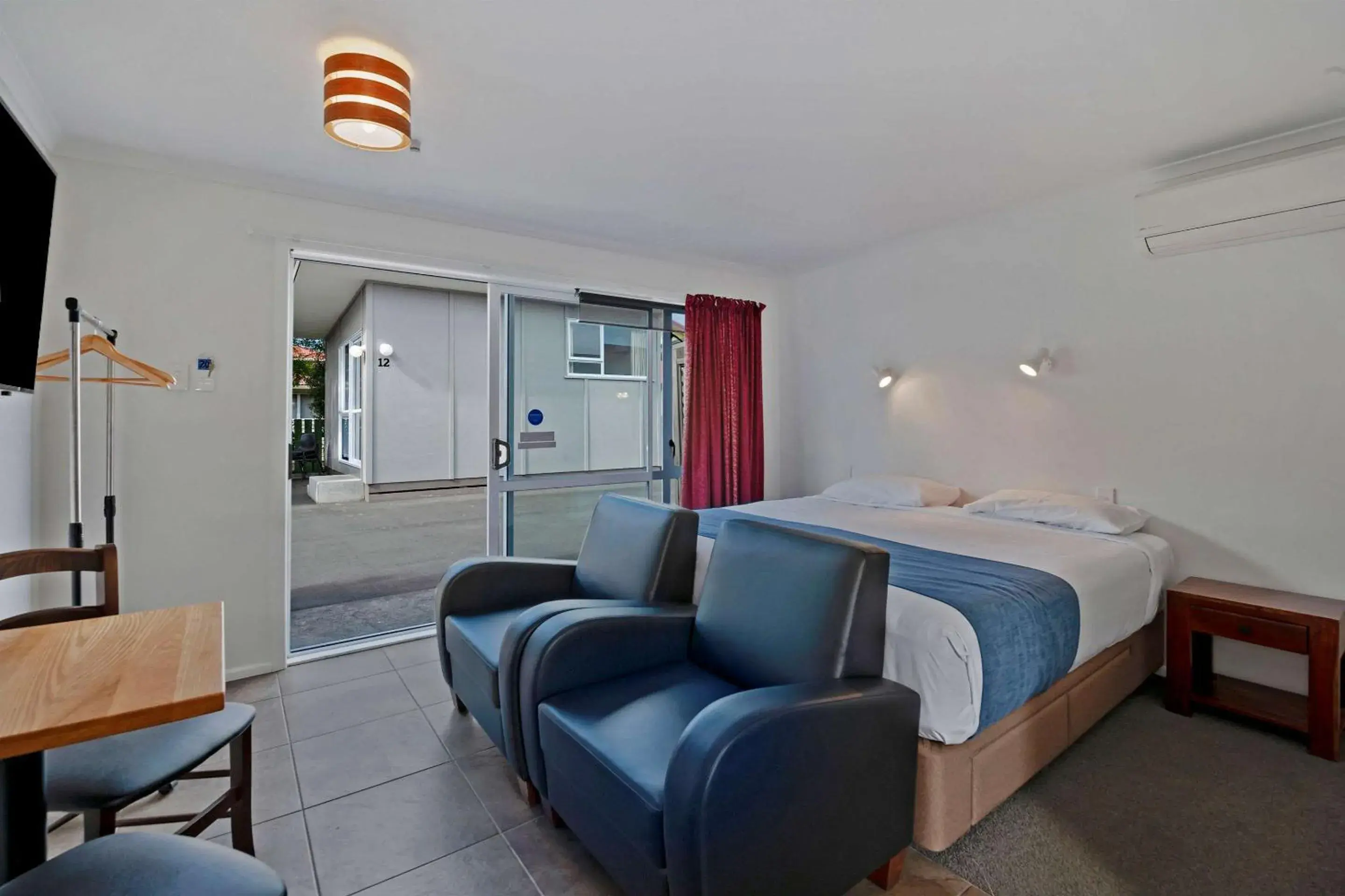 King Studio in Comfort Inn Westshore Beach King Studio in Comfort Inn Westshore Beach