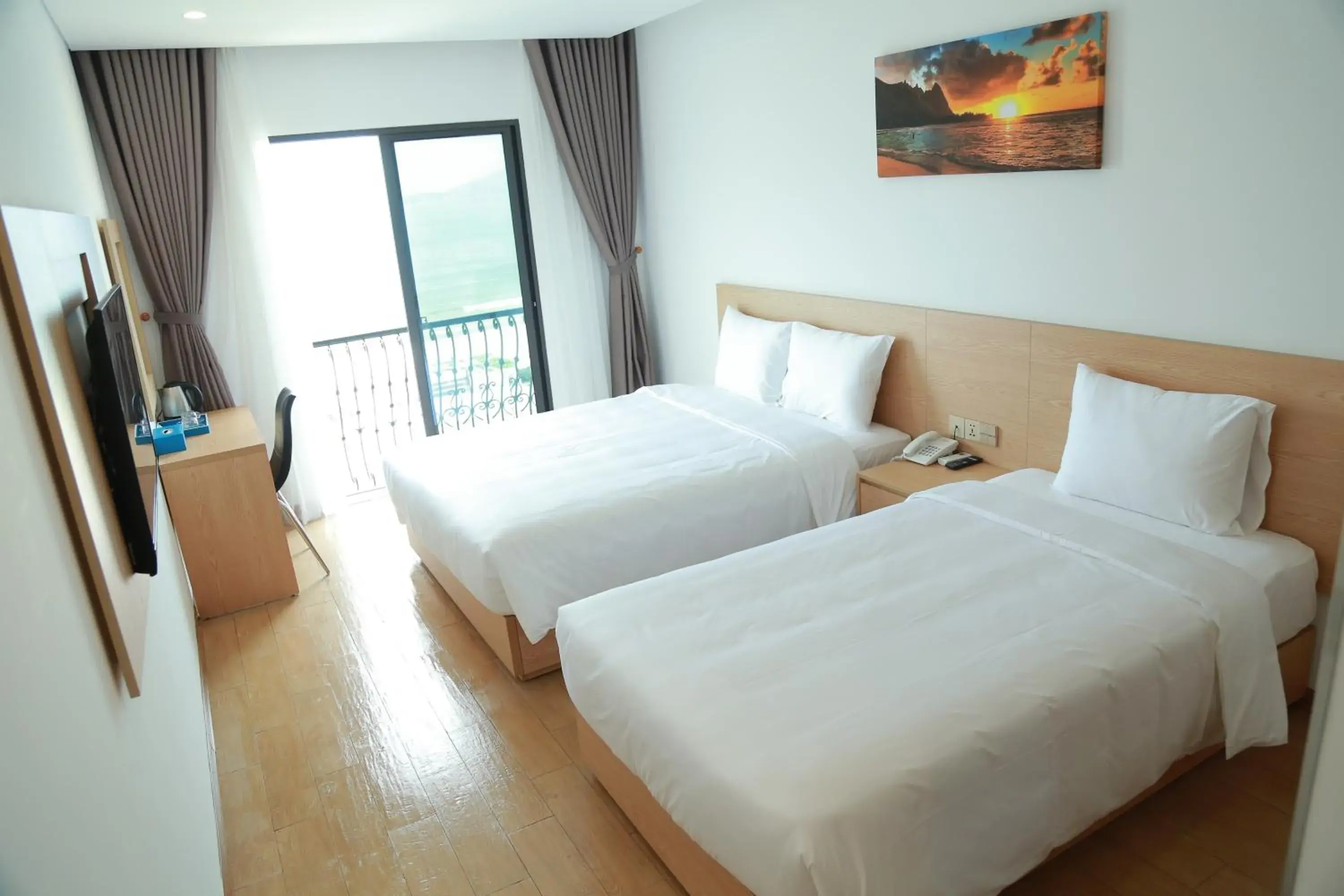 Deluxe Twin Room with Sea View in Gold Boutique Hotel Danang Deluxe Twin Room with Sea View in Gold Boutique Hotel Danang