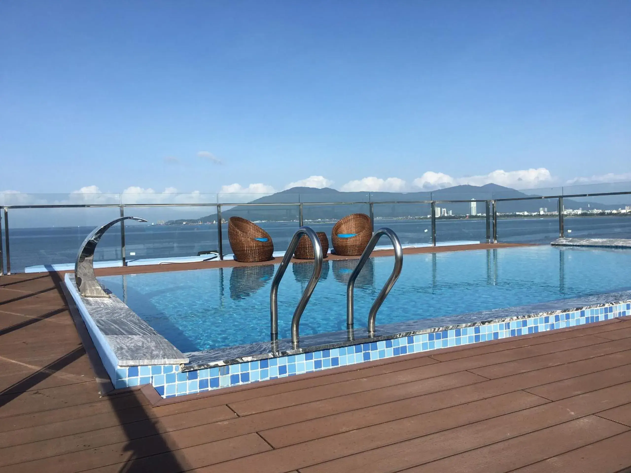 Deluxe Double or Twin Room with Mountain View in Gold Boutique Hotel Danang Deluxe Double or Twin Room with Mountain View in Gold Boutique Hotel Danang