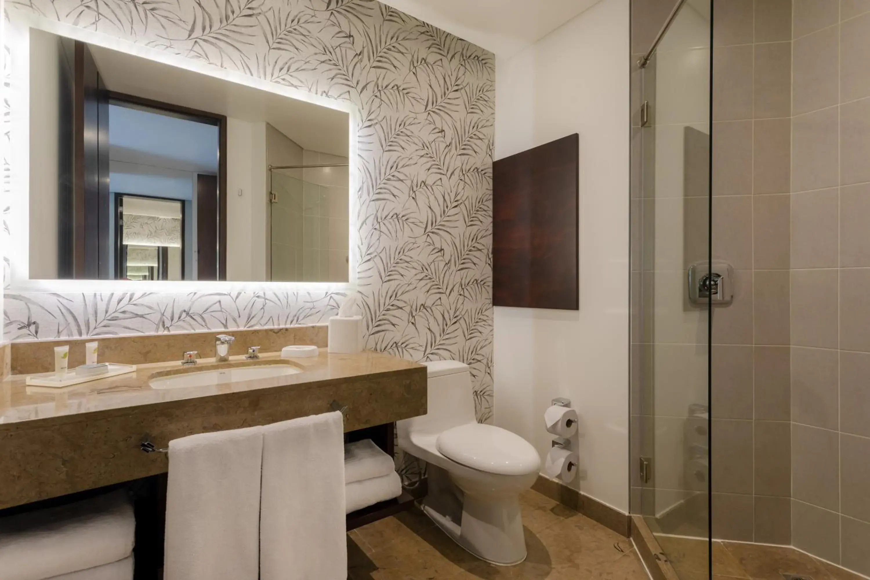 Standard King Room in Holiday Inn Bogota Airport by IHG Standard King Room in Holiday Inn Bogota Airport by IHG
