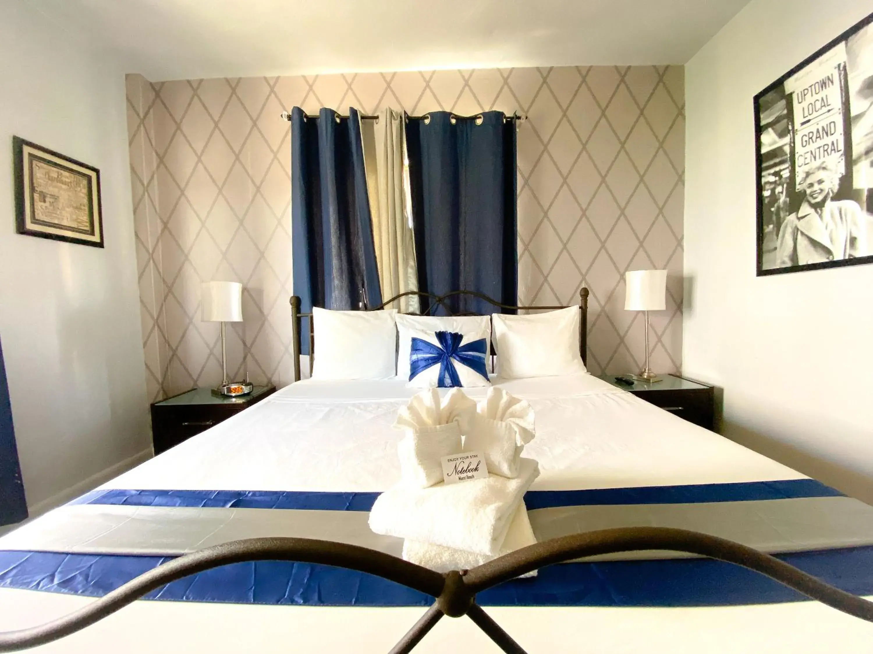 Standard Queen Room in Notebook Miami Beach Standard Queen Room in Notebook Miami Beach