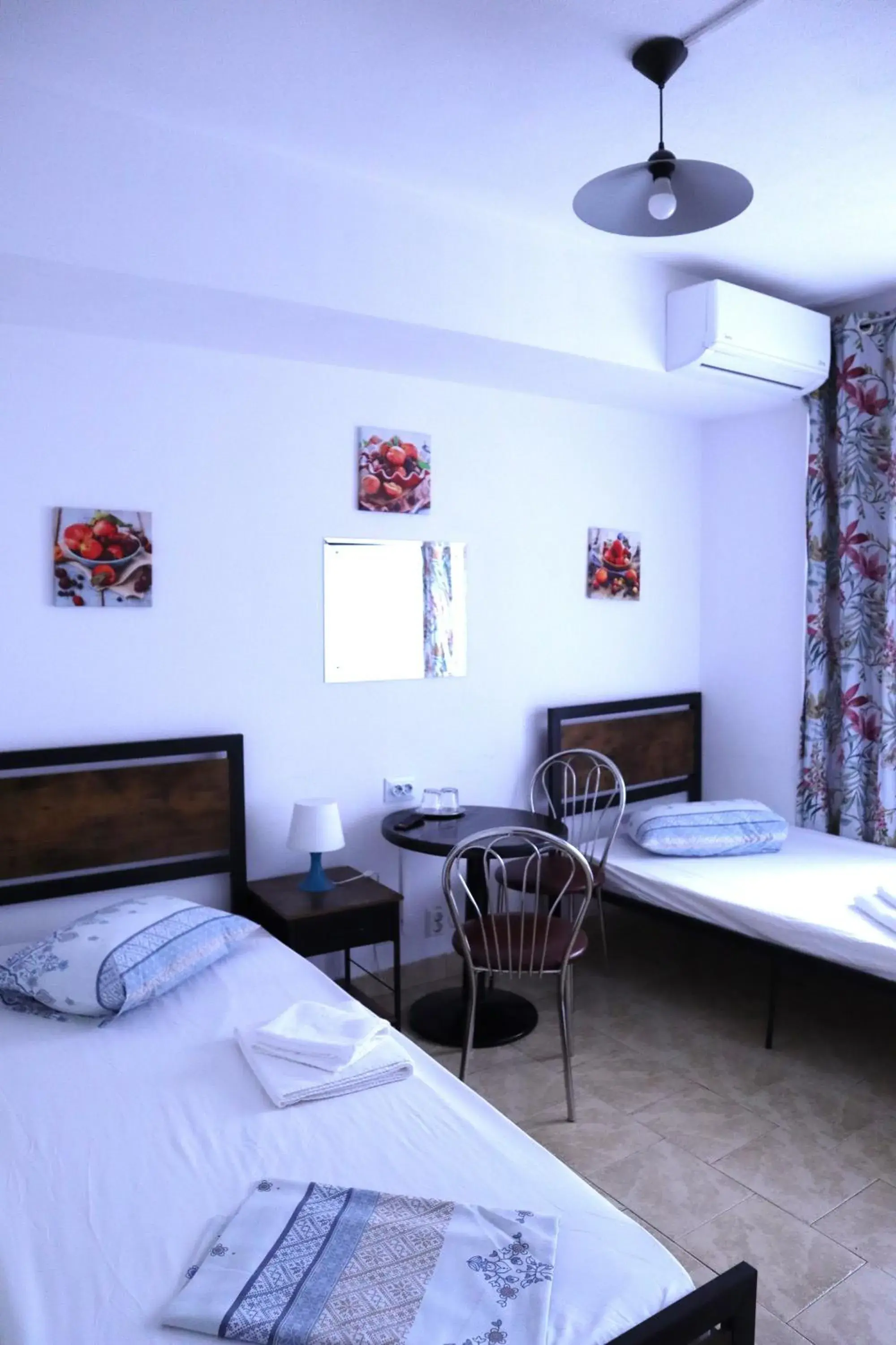 Standard Twin Room in Taxi Hostel Standard Twin Room in Taxi Hostel