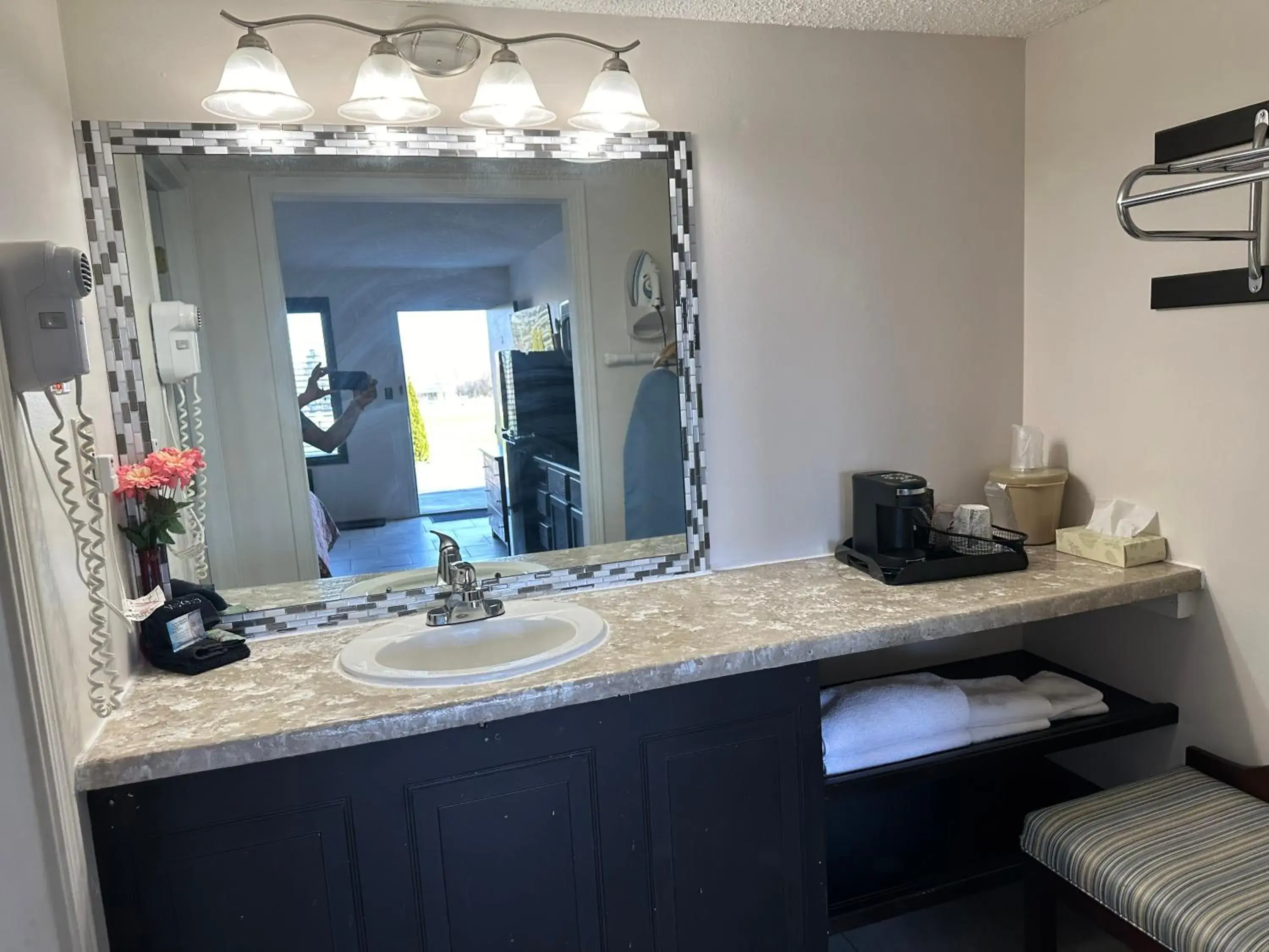 King Studio in Geneva Wells Inn King Studio in Geneva Wells Inn