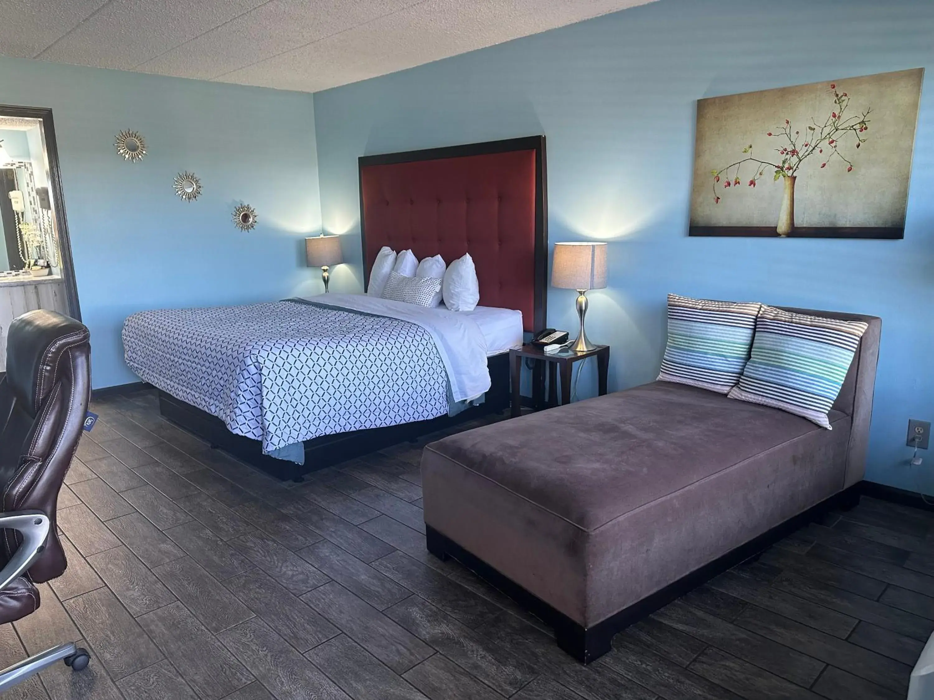 King Room in Geneva Wells Inn King Room in Geneva Wells Inn