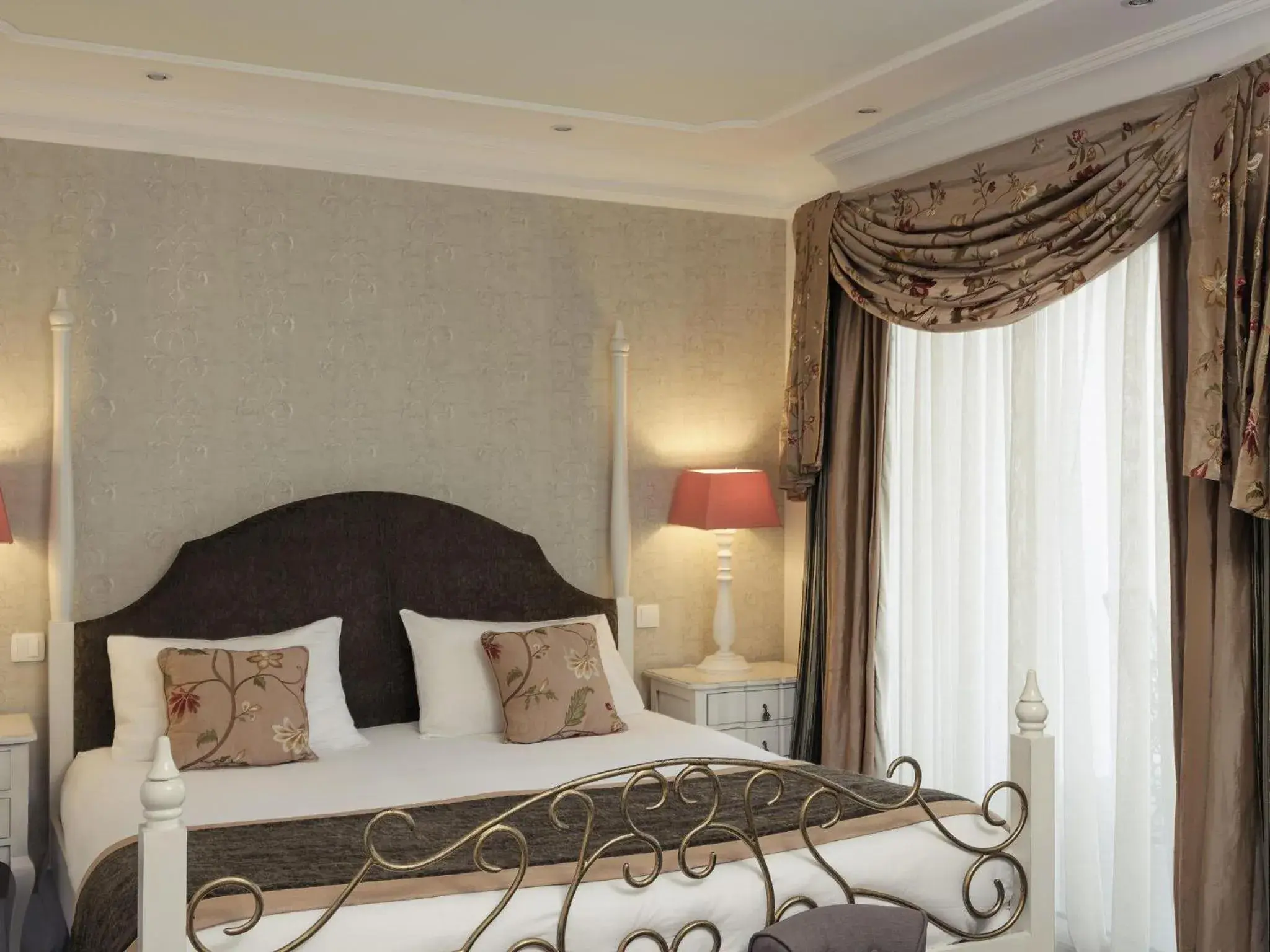 Classic Double Room with Terrace and River View in Hôtel Mercure Villeneuve sur Lot Moulin de Madame Classic Double Room with Terrace and River View in Hôtel Mercure Villeneuve sur Lot Moulin de Madame