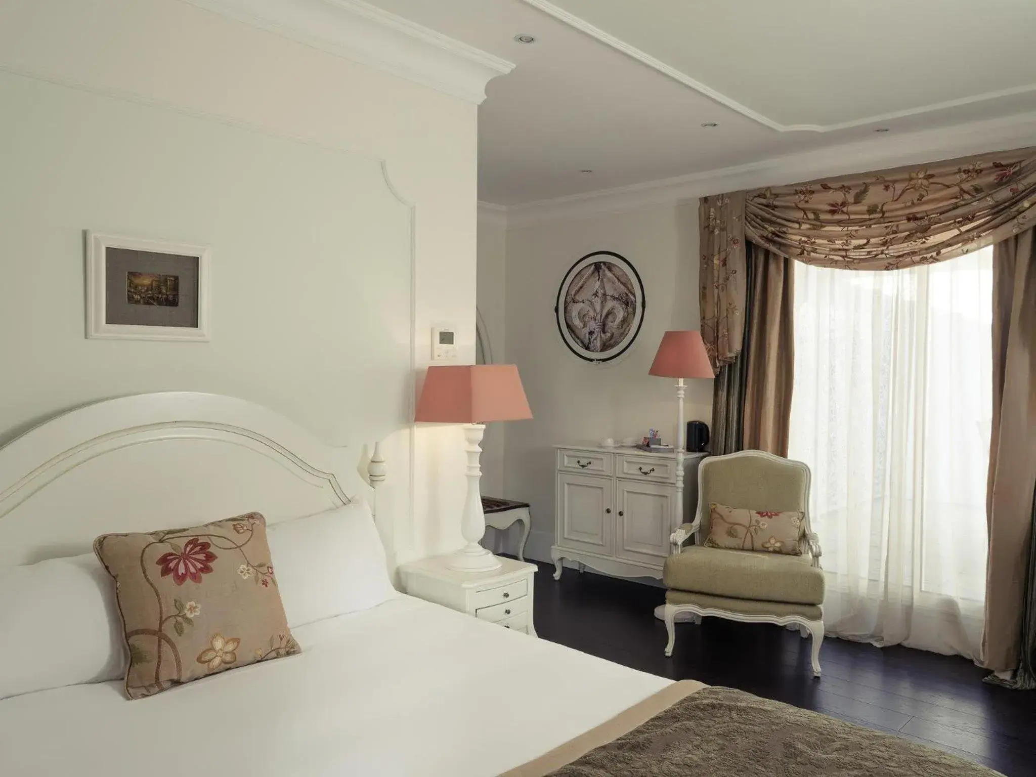 Classic  Double Room with City View in Hôtel Mercure Villeneuve sur Lot Moulin de Madame Classic  Double Room with City View in Hôtel Mercure Villeneuve sur Lot Moulin de Madame