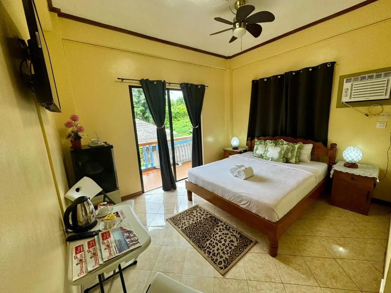 Deluxe Double Room with Balcony - single occupancy in Ocean Breeze Inn Deluxe Double Room with Balcony - single occupancy in Ocean Breeze Inn