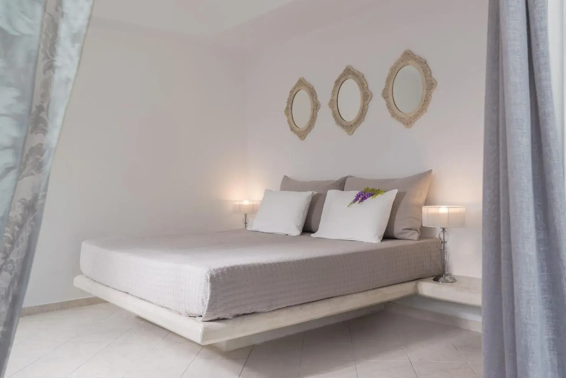 Deluxe Triple Room with Outdoor Jetted Tub in Hermes Hotel Deluxe Triple Room with Outdoor Jetted Tub in Hermes Hotel