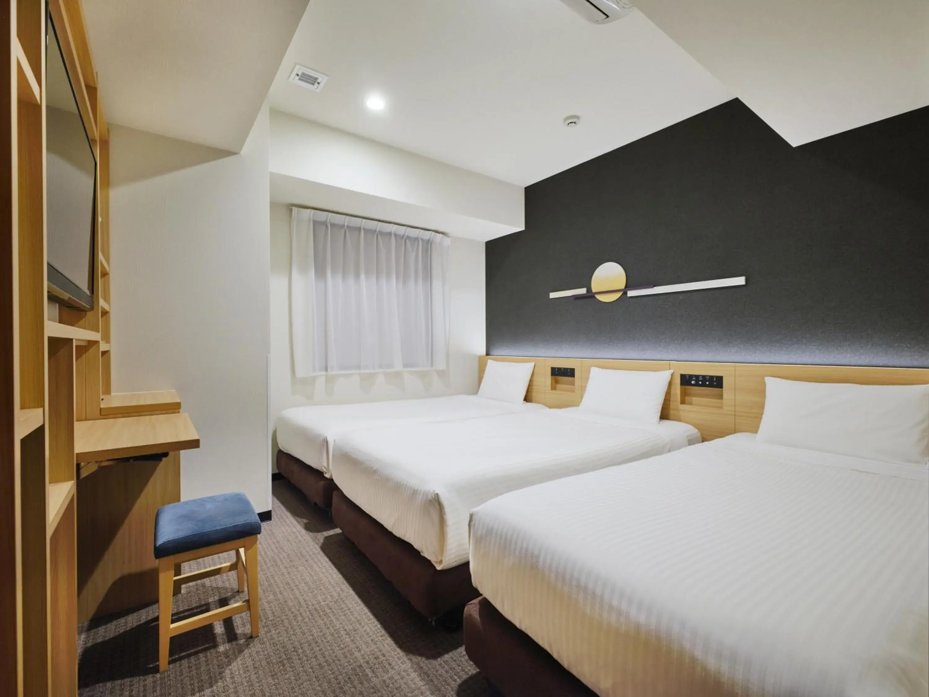 Triple Room - Non-Smoking in hotel MONday Tokyo Nishikasai Triple Room - Non-Smoking in hotel MONday Tokyo Nishikasai