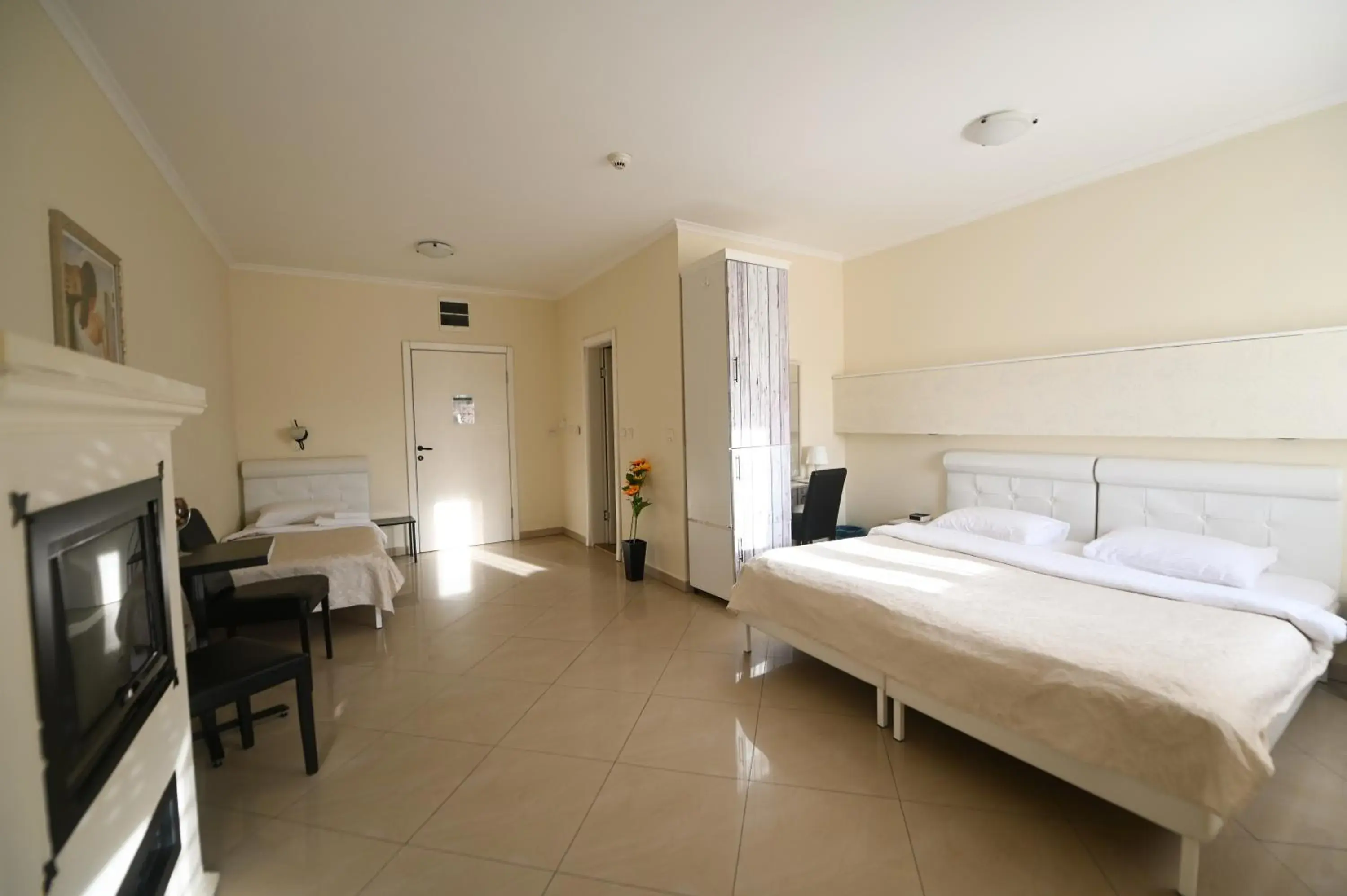 Triple Room in Garni Hotel Dash Triple Room in Garni Hotel Dash