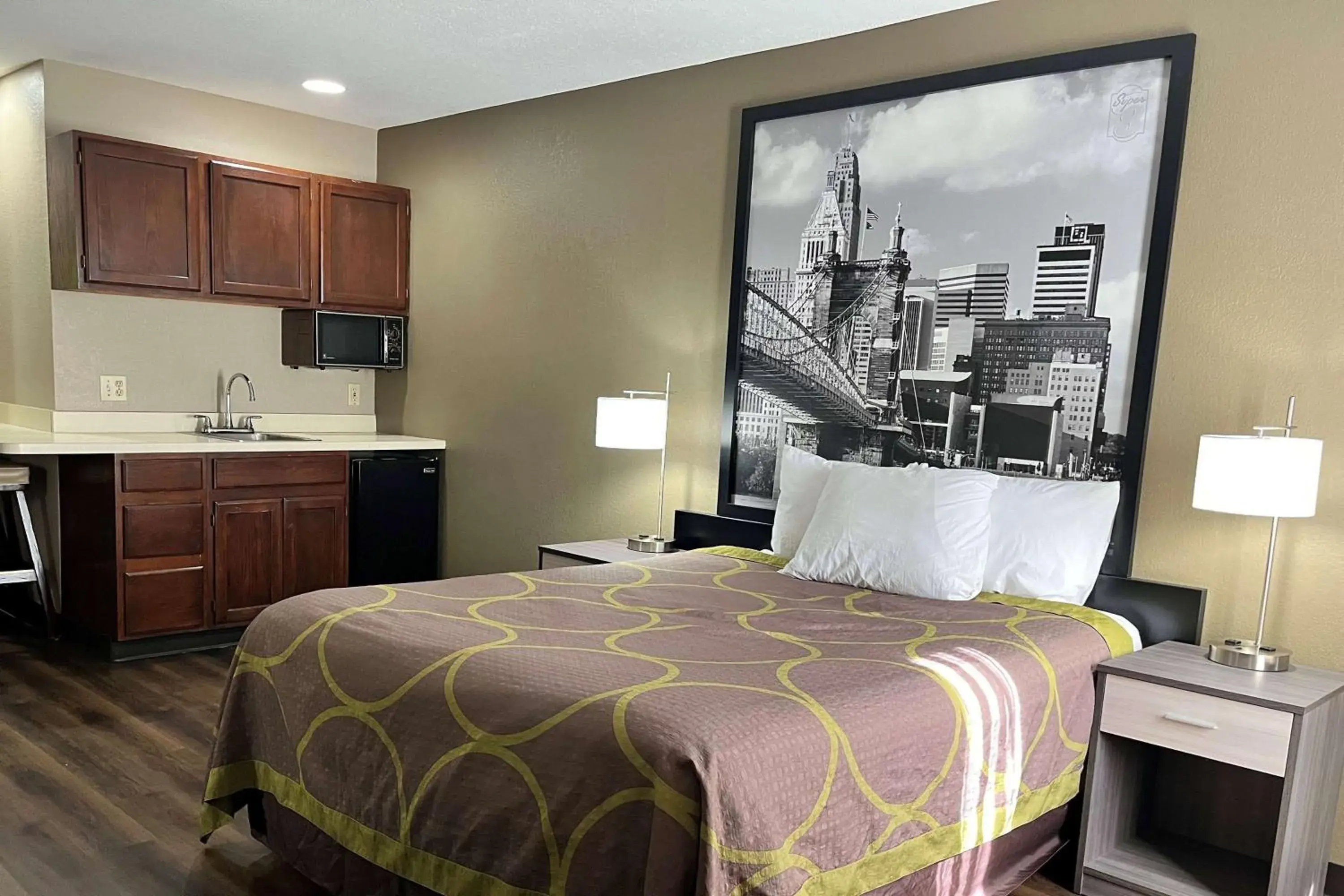 Efficiency Queen Room - Non-smoking in Super 8 by Wyndham Harrison OH Efficiency Queen Room - Non-smoking in Super 8 by Wyndham Harrison OH