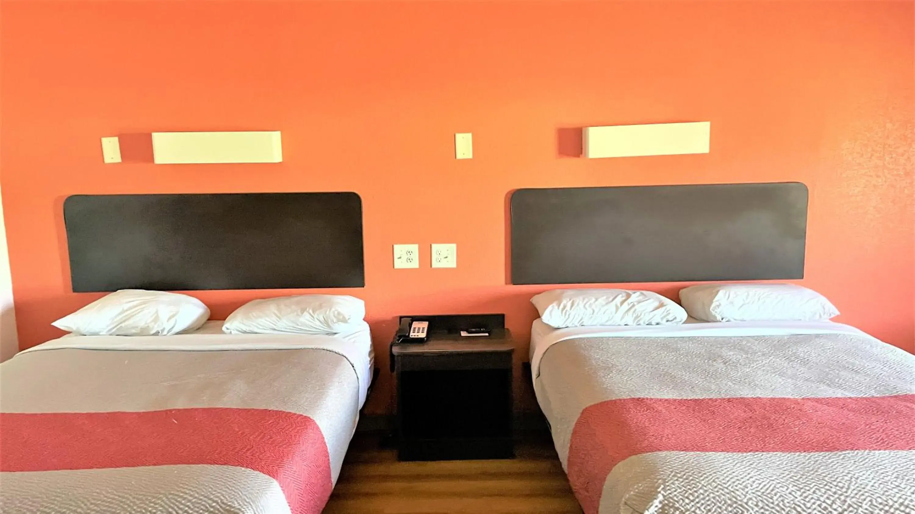 Queen Room with Two Queen Beds - Disability Access - Non-Smoking in Motel 6-White, GA - Cartersville Queen Room with Two Queen Beds - Disability Access - Non-Smoking in Motel 6-White, GA - Cartersville