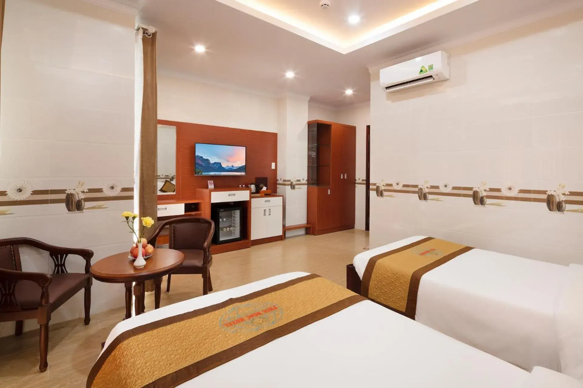 Superior Deluxe Double or Twin Room in Phuc Ngoc Hotel Superior Deluxe Double or Twin Room in Phuc Ngoc Hotel