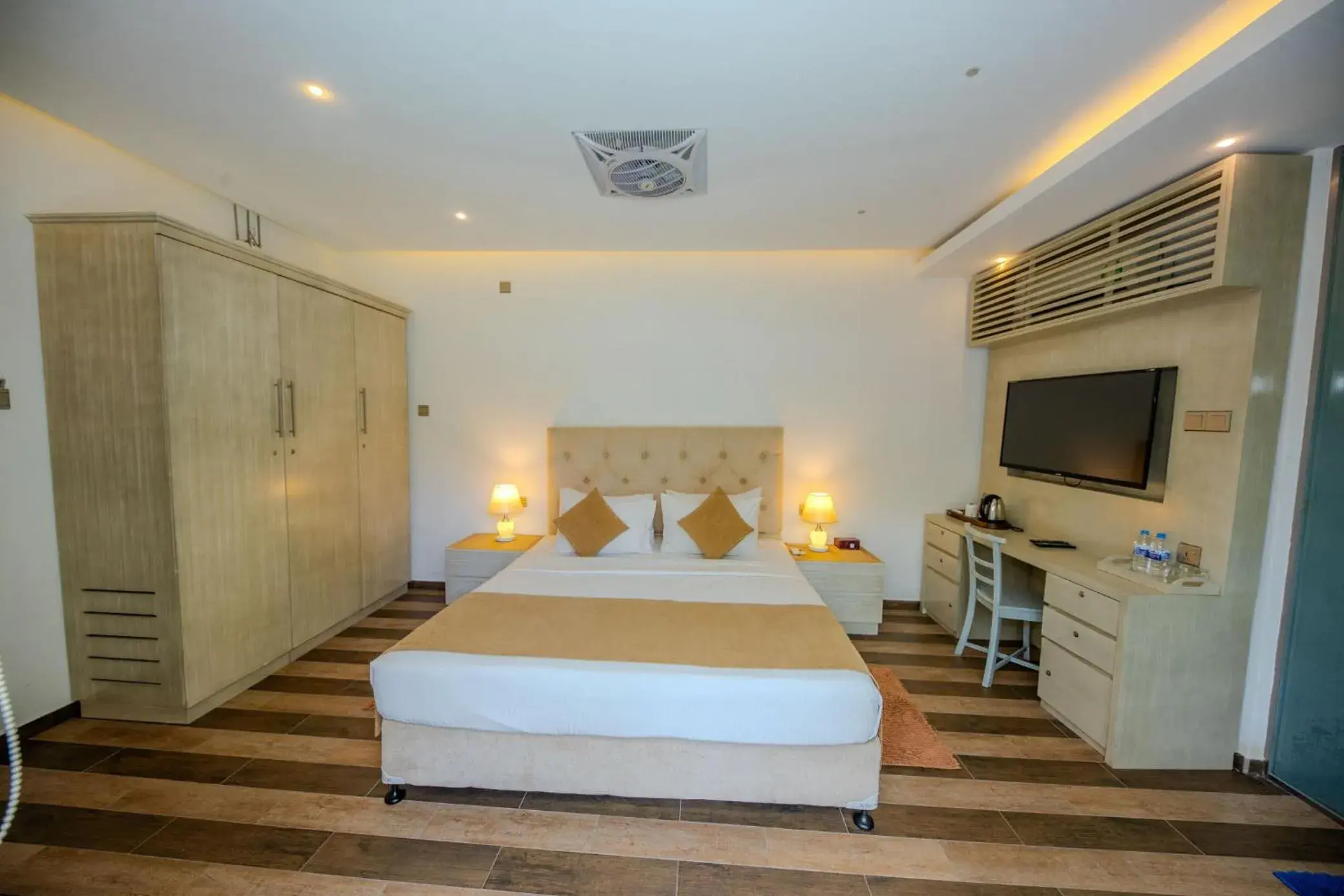 Deluxe King Suite in Kings Landing Unawatuna Deluxe King Suite in Kings Landing Unawatuna