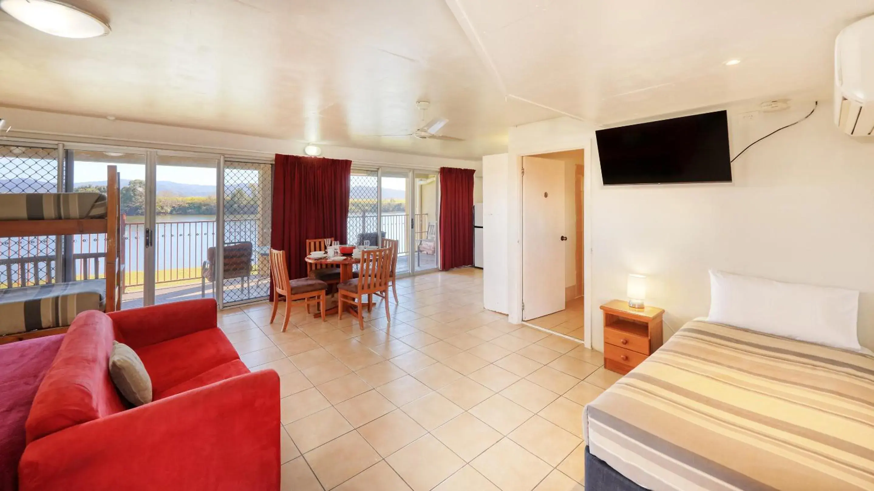 Waterfront Family in Tweed River Motel Waterfront Family in Tweed River Motel