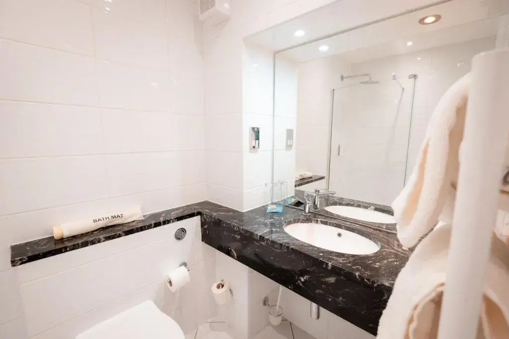 Courtyard Double Room in Lakeside Hotel and Spa Courtyard Double Room in Lakeside Hotel and Spa