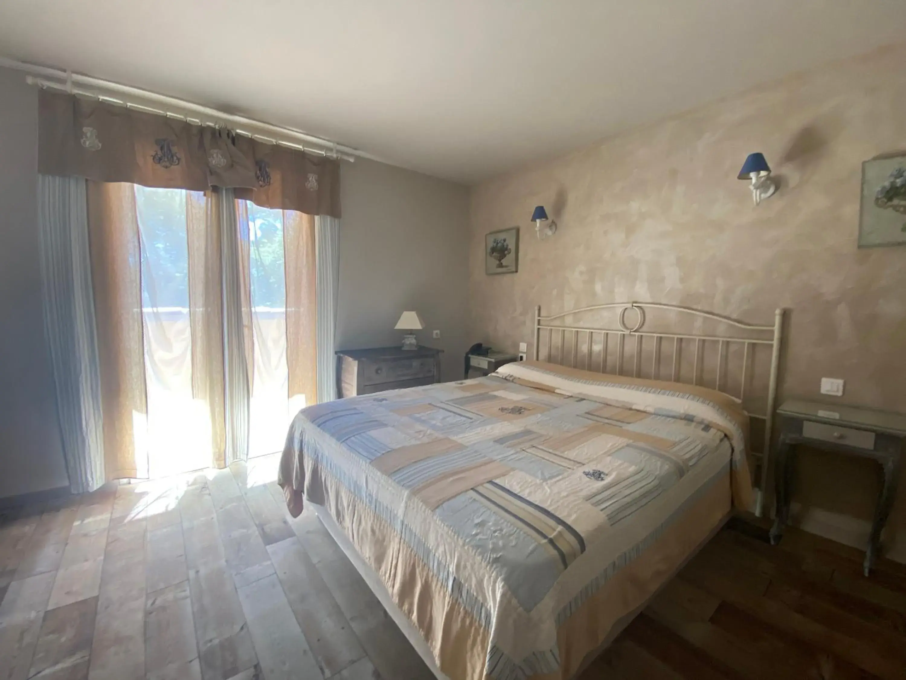 Superior Room with Balcony in Les Sables d'Ocre & SPA Superior Room with Balcony in Les Sables d'Ocre & SPA