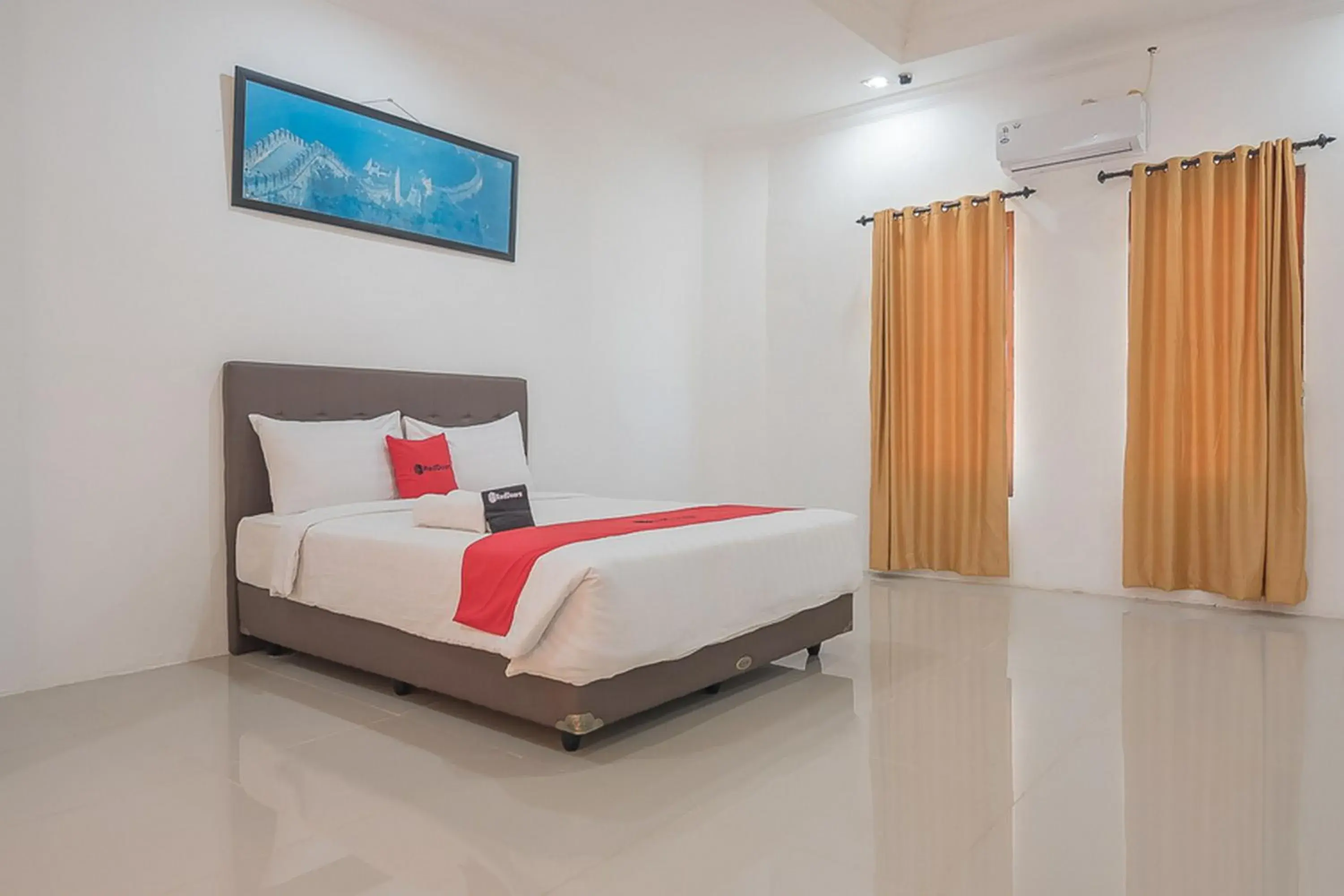 Standard Double Room in RedDoorz near Jatinangor Town Square Standard Double Room in RedDoorz near Jatinangor Town Square