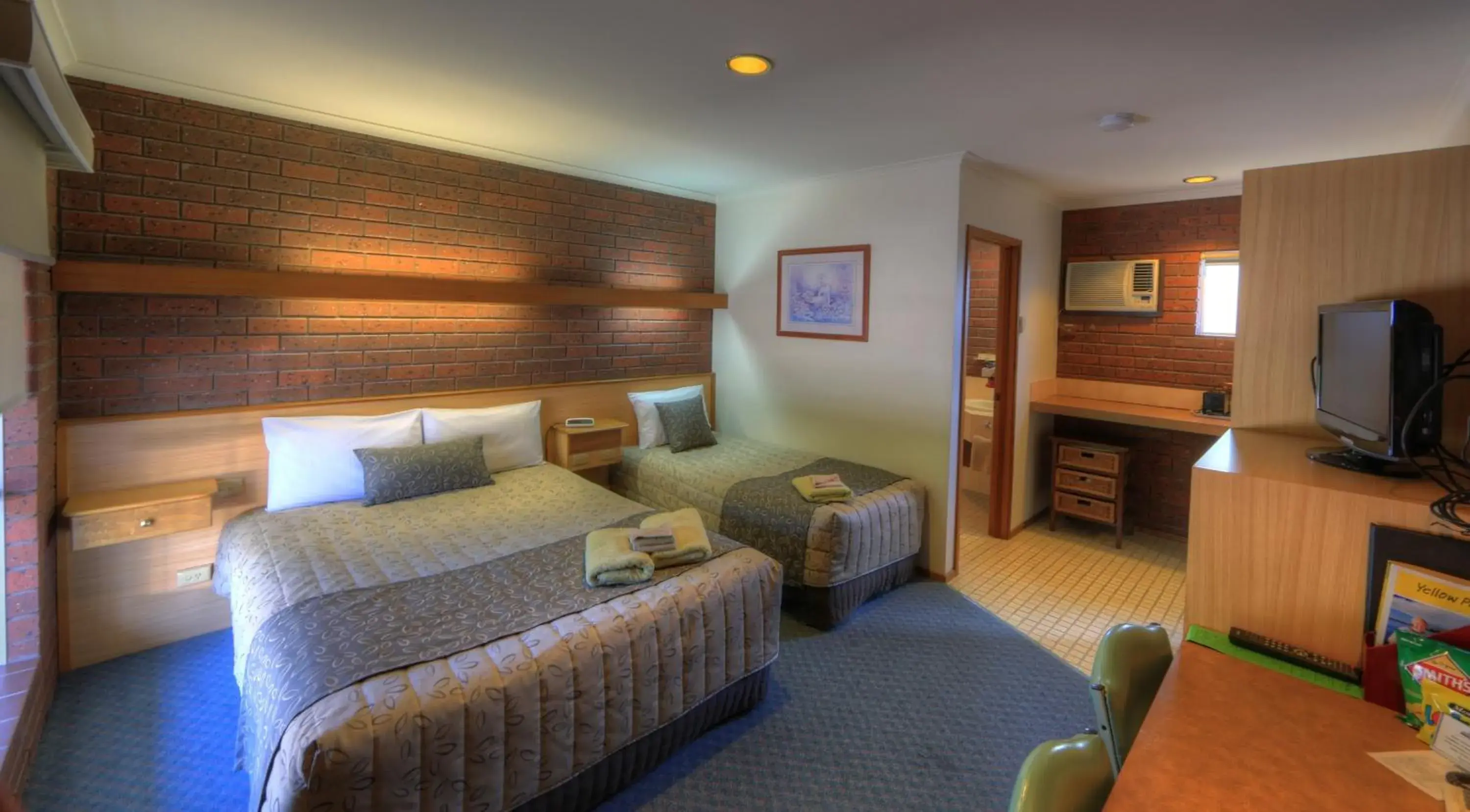 Budget Triple Room in Bairnsdale Tanjil Motor Inn Budget Triple Room in Bairnsdale Tanjil Motor Inn