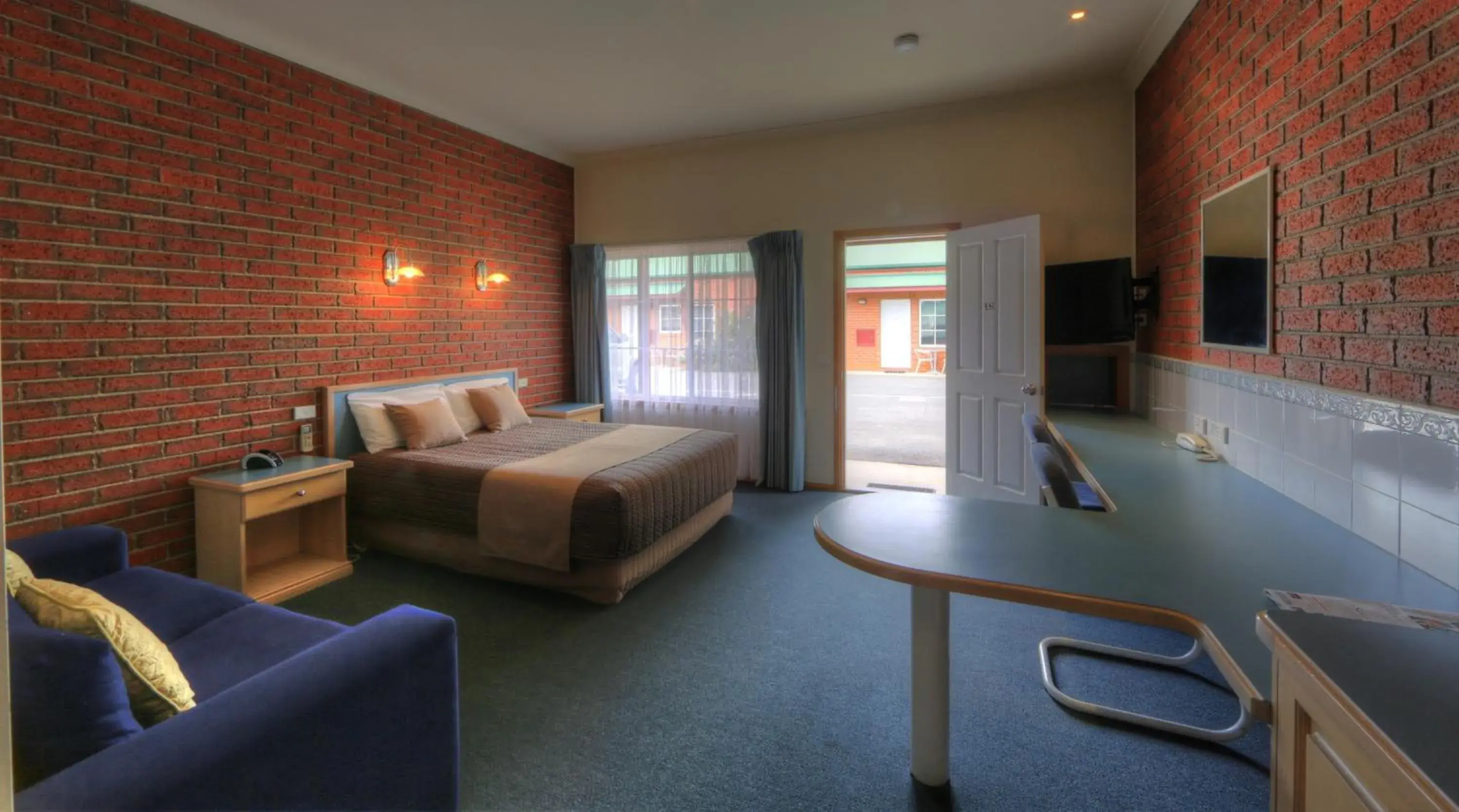 Deluxe Double Room - single occupancy in Bairnsdale Tanjil Motor Inn Deluxe Double Room - single occupancy in Bairnsdale Tanjil Motor Inn