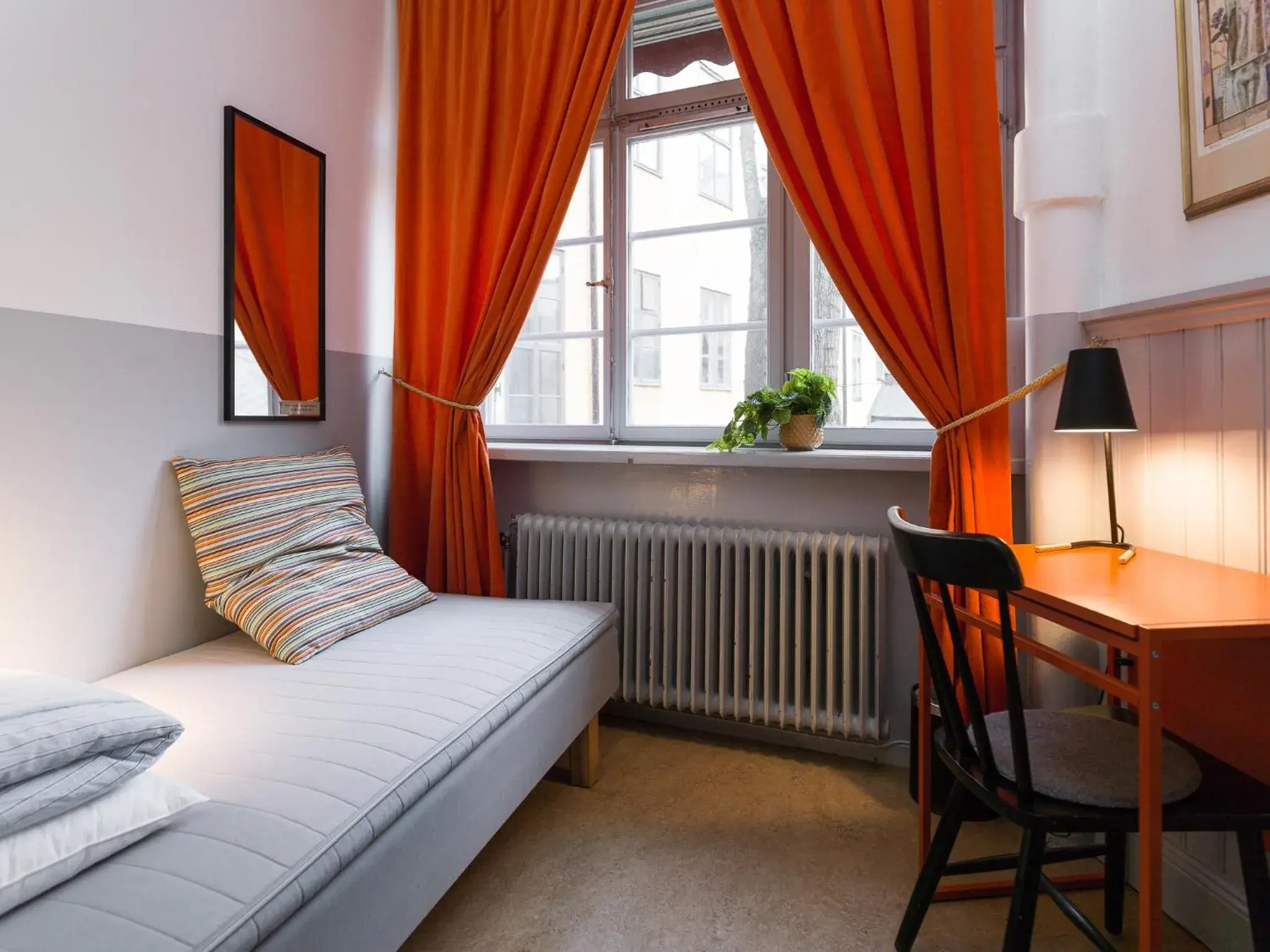 Single Room with Shared Bathroom in Castanea Old Town Hostel Single Room with Shared Bathroom in Castanea Old Town Hostel